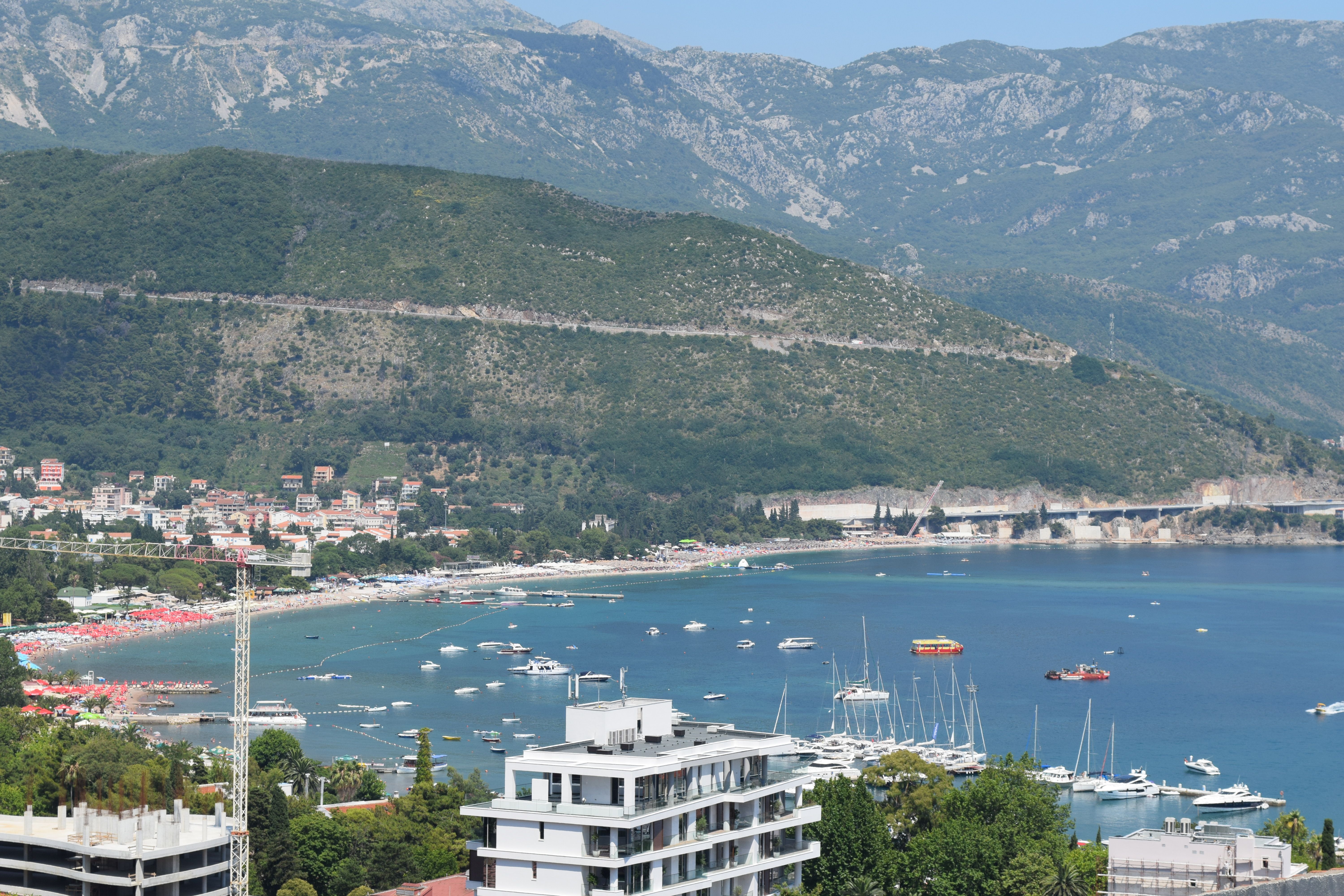 Trosoban stan 118m2 sa prelepim pogledom na more i grad,Vidikovac-Budva (GARAZNO MESTO UKLJUCENO U CENU) - Amfora Real Estate