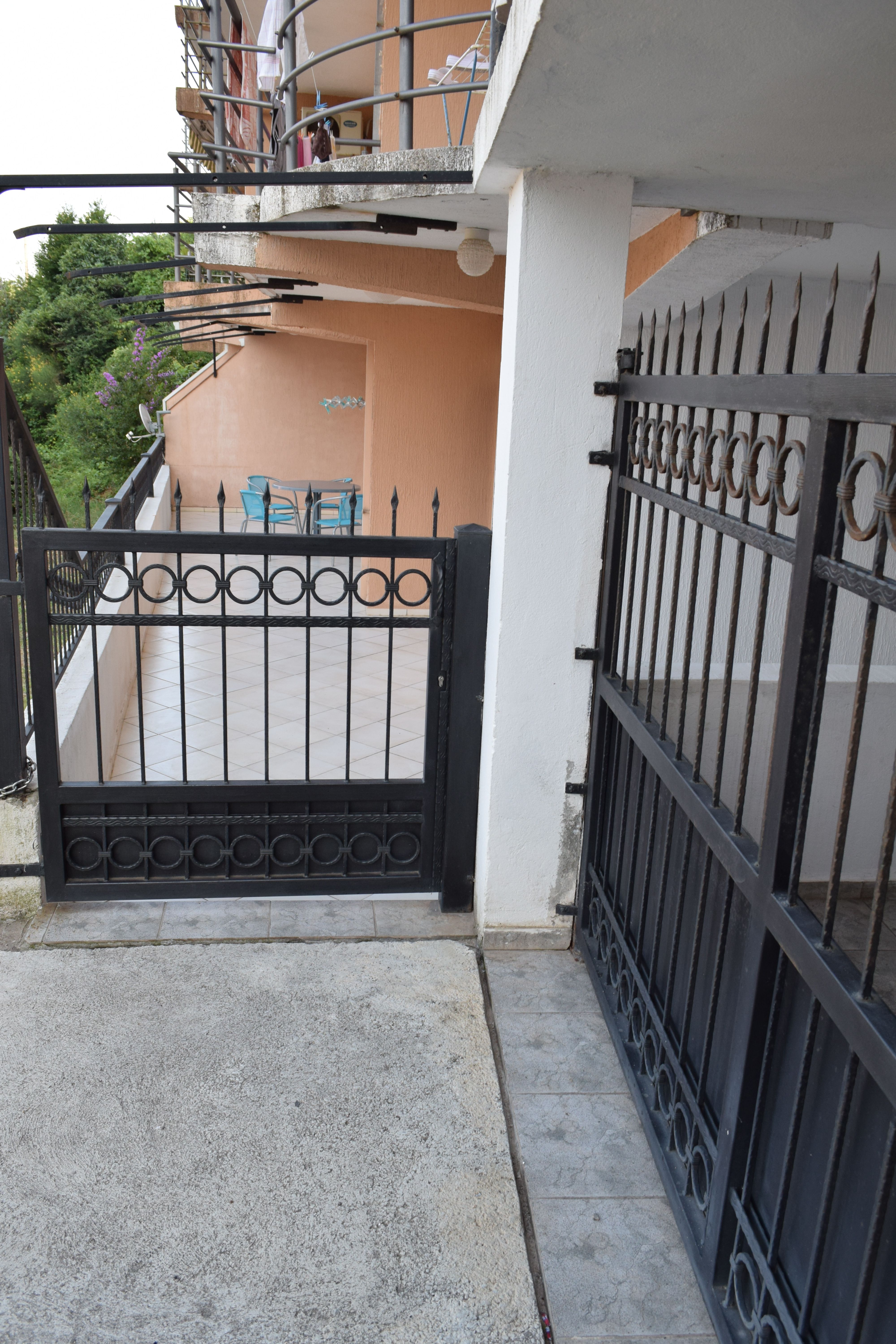 Trosoban stan 118m2 sa prelepim pogledom na more i grad,Vidikovac-Budva (GARAZNO MESTO UKLJUCENO U CENU) - Amfora Real Estate