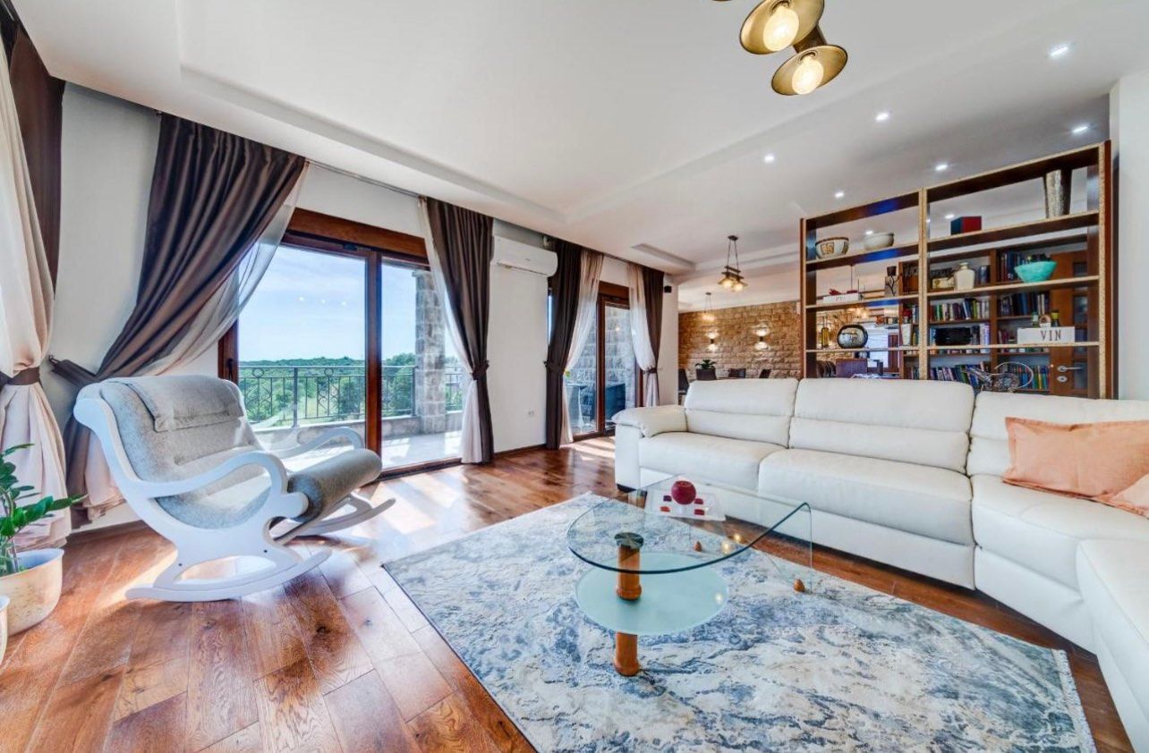 Luksuzna vila sa bazenom i pogledom na more na duzi period,Krimovica,opstina Kotor. - Amfora Real Estate