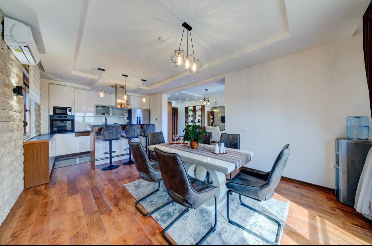 Luksuzna vila sa bazenom i pogledom na more na duzi period,Krimovica,opstina Kotor. - Amfora Real Estate