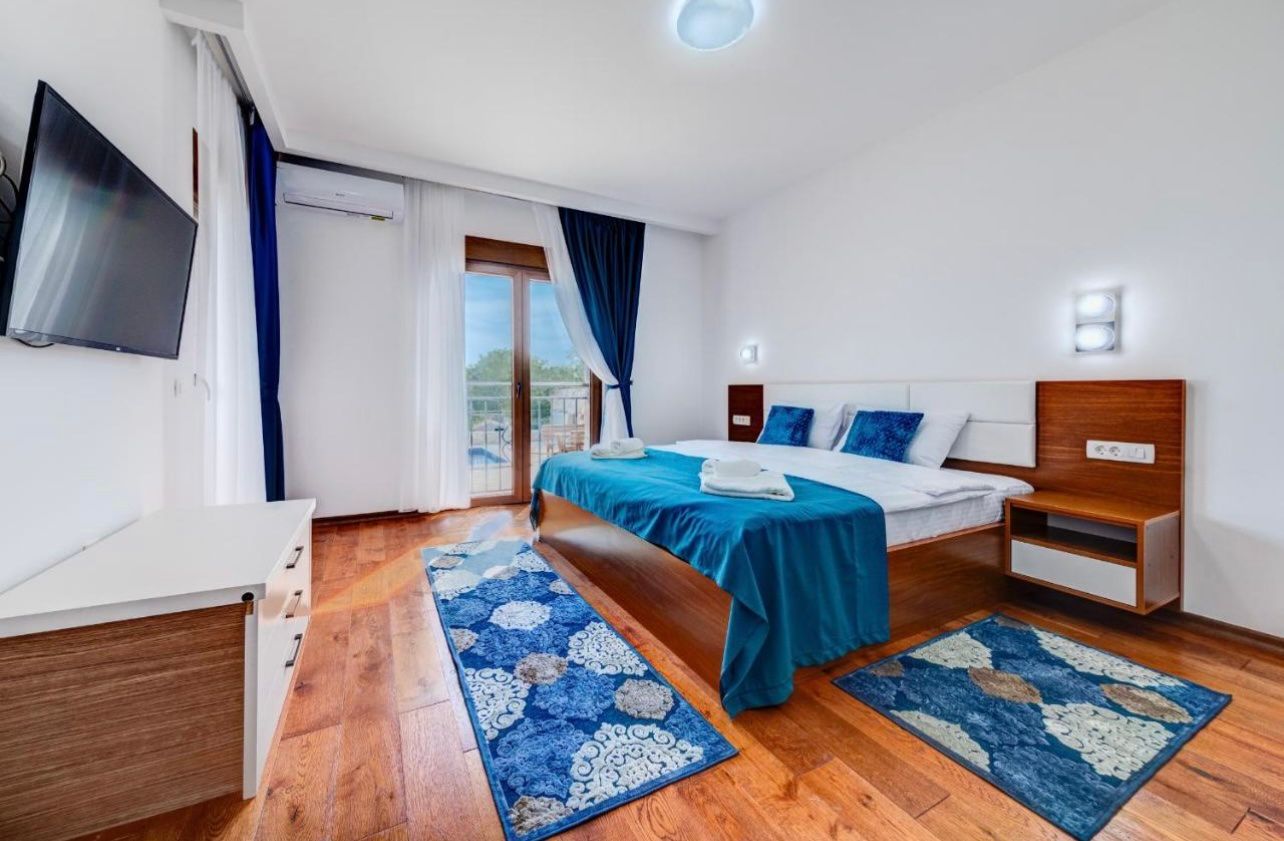 Luksuzna vila sa bazenom i pogledom na more na duzi period,Krimovica,opstina Kotor. - Amfora Real Estate