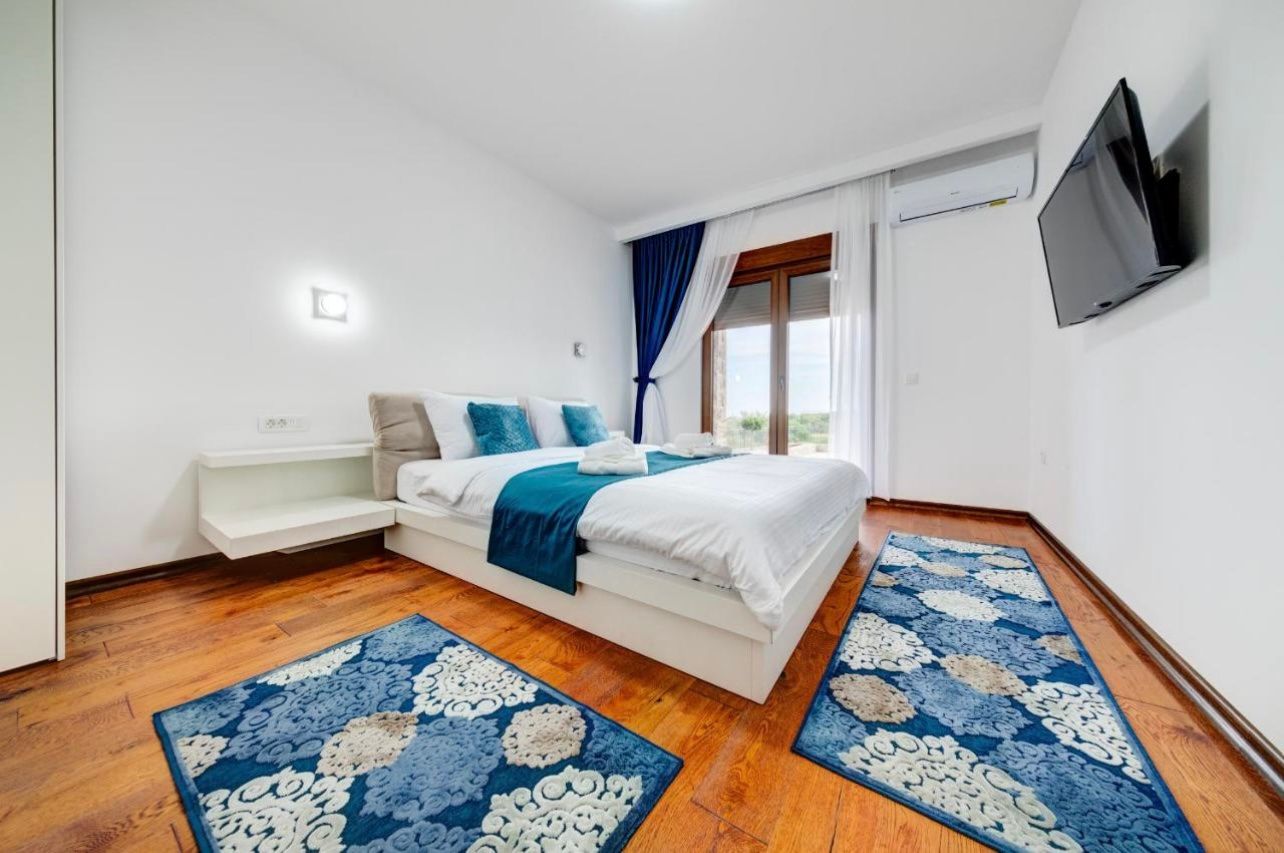 Luksuzna vila sa bazenom i pogledom na more na duzi period,Krimovica,opstina Kotor. - Amfora Real Estate