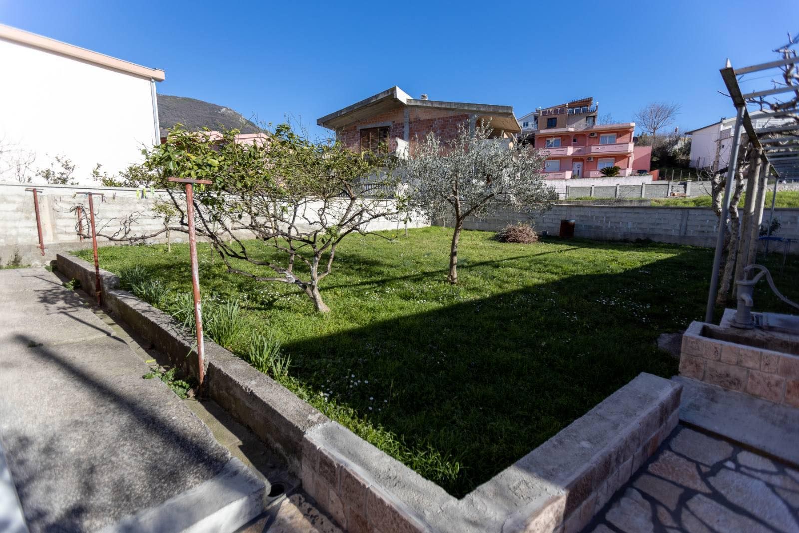 Trospratna kuca na atraktivnoj lokaciji,Bar-Bjelisi. - Amfora Real Estate