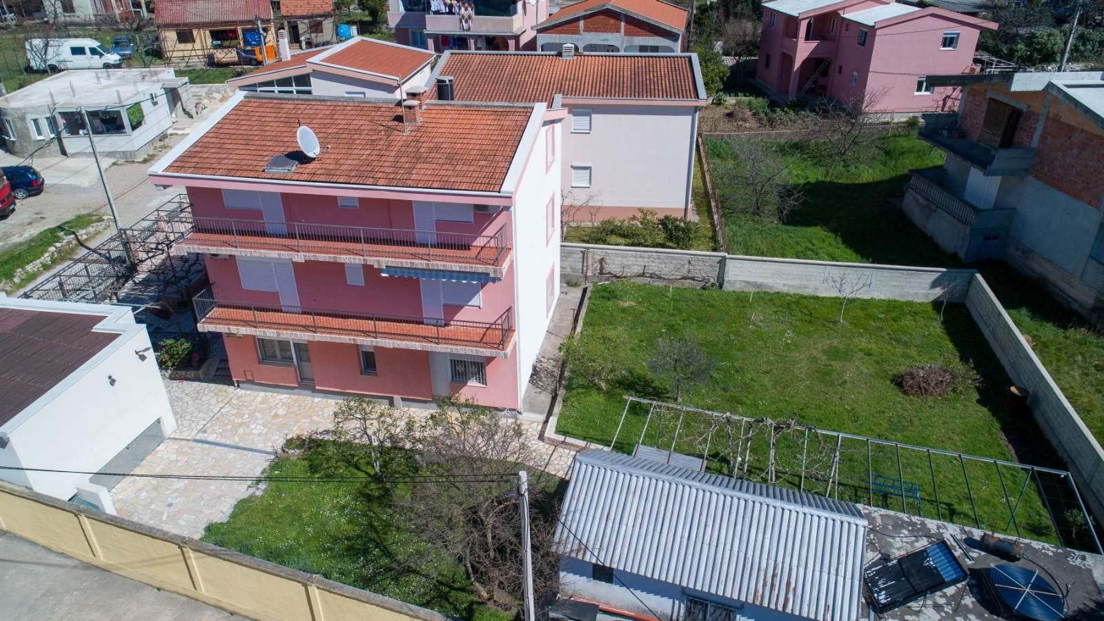 Trospratna kuca na atraktivnoj lokaciji,Bar-Bjelisi. - Amfora Real Estate