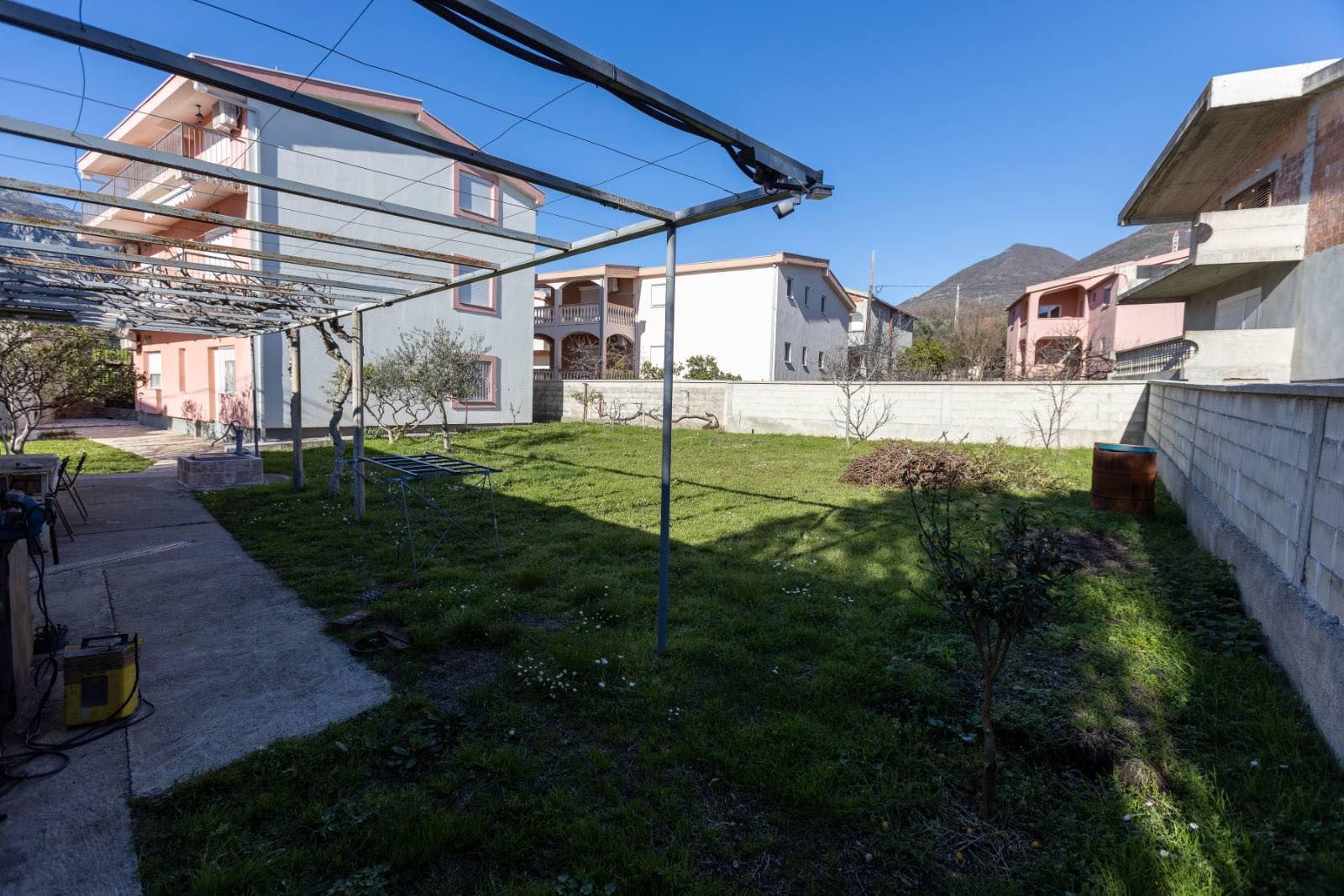 Trospratna kuca na atraktivnoj lokaciji,Bar-Bjelisi. - Amfora Real Estate