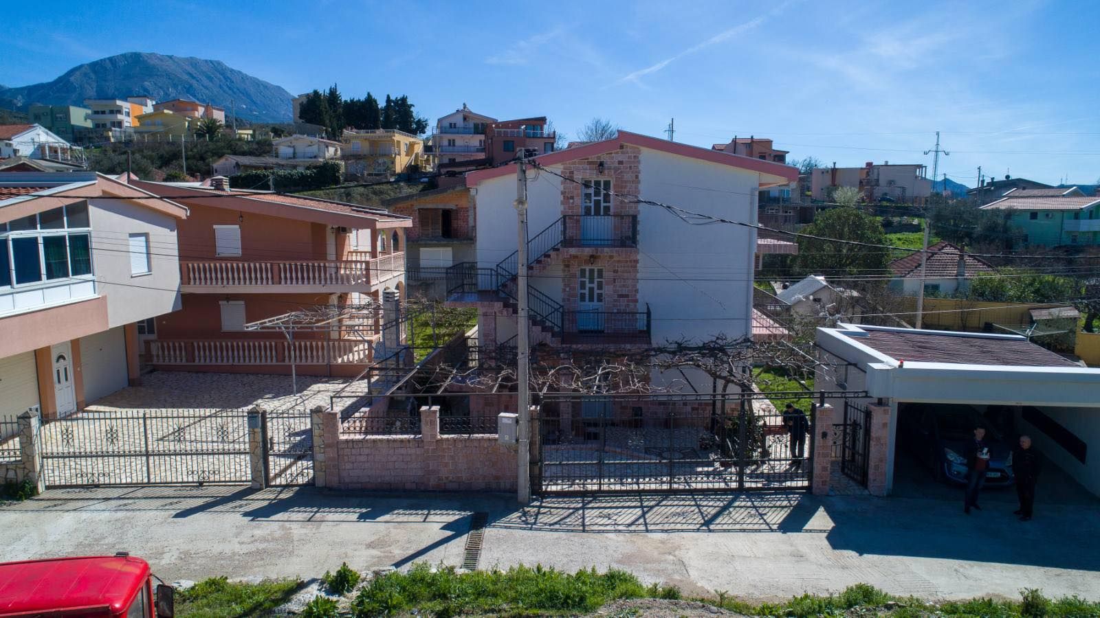 Trospratna kuca na atraktivnoj lokaciji,Bar-Bjelisi. - Amfora Real Estate