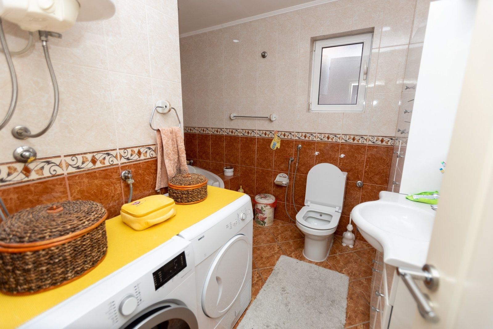 Trospratna kuca na atraktivnoj lokaciji,Bar-Bjelisi. - Amfora Real Estate