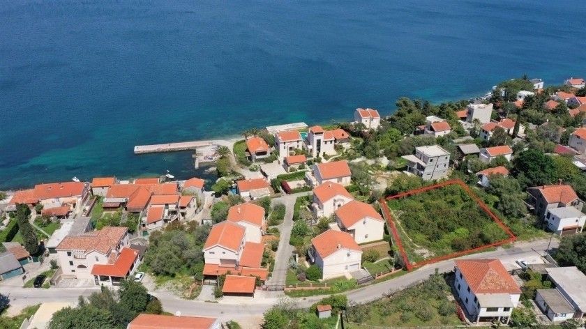 Urbanizovan plac 1710m2 na prvoj liniji do mora Tivat-Krasici - Amfora Real Estate