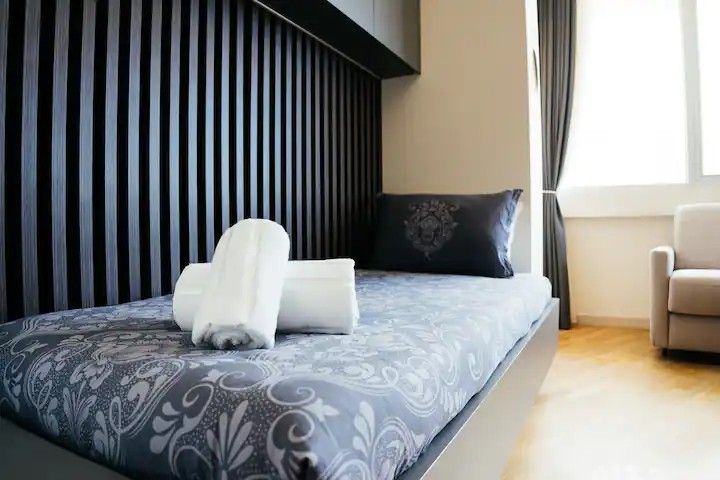 Dvosoban luksuno opremljen stan 111m2 sa panoramskim pogledom na more i grad,na atraktivnoj lokaciji u Budvi.(Na duzi period) - Amfora Real Estate