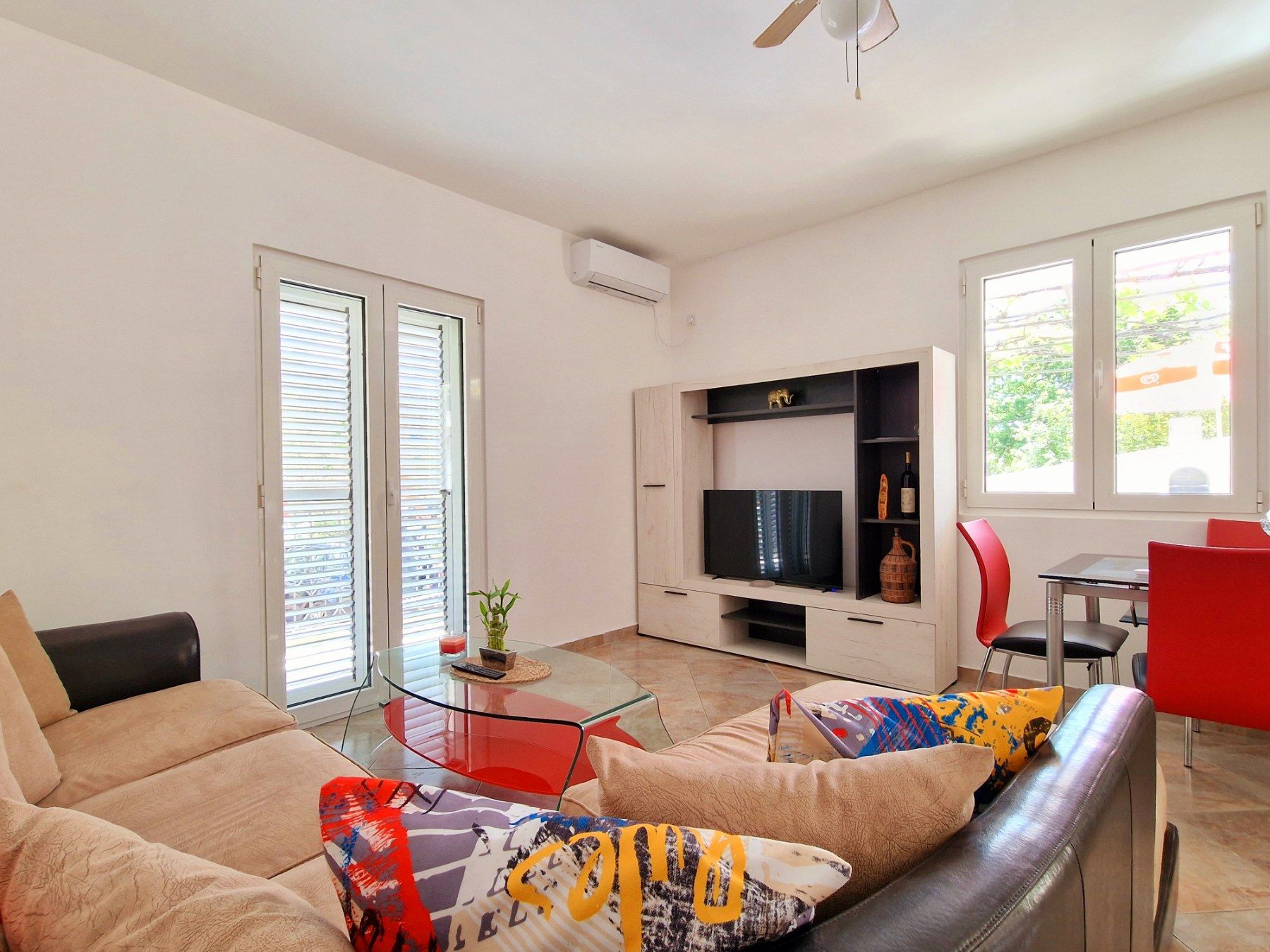 Kuća sa velikim placem i bazenom u netaknutoj prirodi Glavatskih Kućica, opština Kotor - Izdavanje na duzi period - Amfora Real Estate