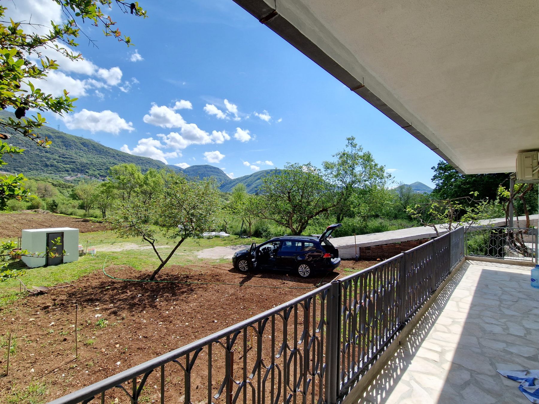 Kuća sa velikim placem i bazenom u netaknutoj prirodi Glavatskih Kućica, opština Kotor - Izdavanje na duzi period - Amfora Real Estate