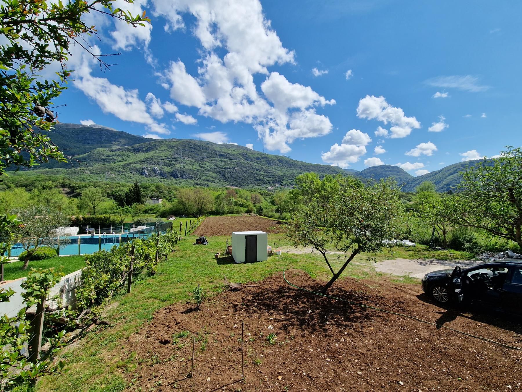 Kuća sa velikim placem i bazenom u netaknutoj prirodi Glavatskih Kućica, opština Kotor - Izdavanje na duzi period - Amfora Real Estate