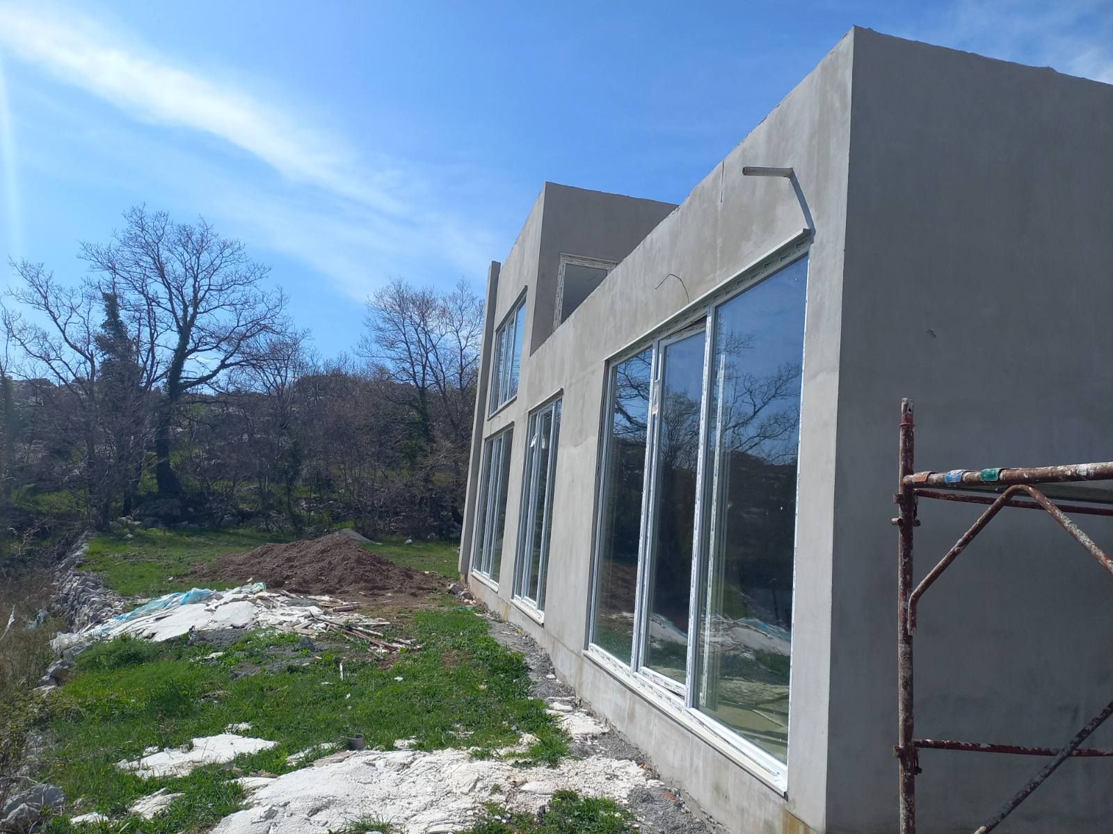 Hitna prodaja montažne kuće sa panoramskim pogledom na more i grad u Novoselju, Petrovac - 86,500 eura. - Amfora Real Estate