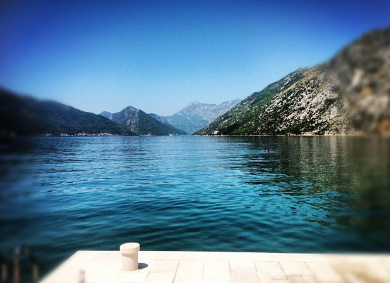 Ekskluzivna vila na prvoj liniji do mora u Ljutoj, Kotor - Kapacitet do 22 osobe, privatni bazen, vrhunski smeštaj - Amfora Real Estate