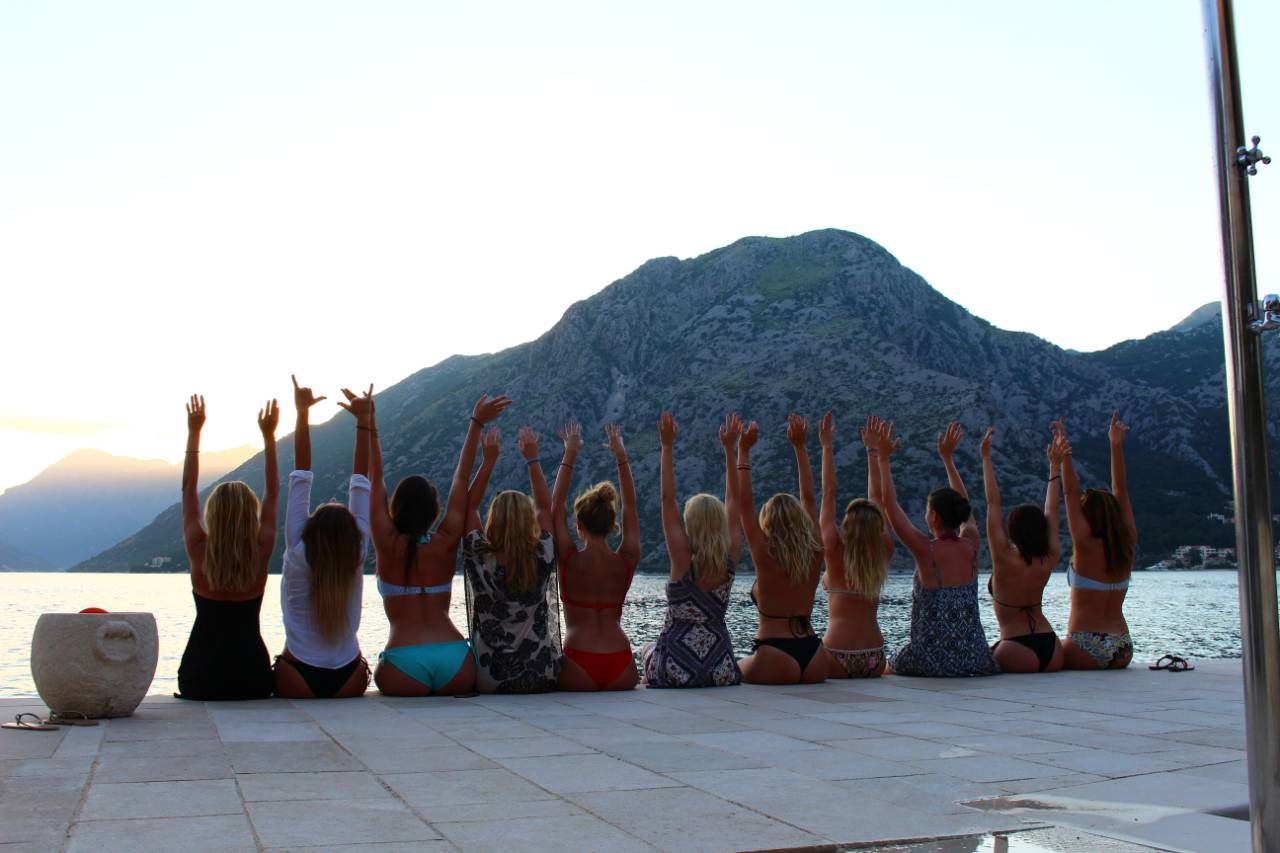 Ekskluzivna vila na prvoj liniji do mora u Ljutoj, Kotor - Kapacitet do 22 osobe, privatni bazen, vrhunski smeštaj - Amfora Real Estate