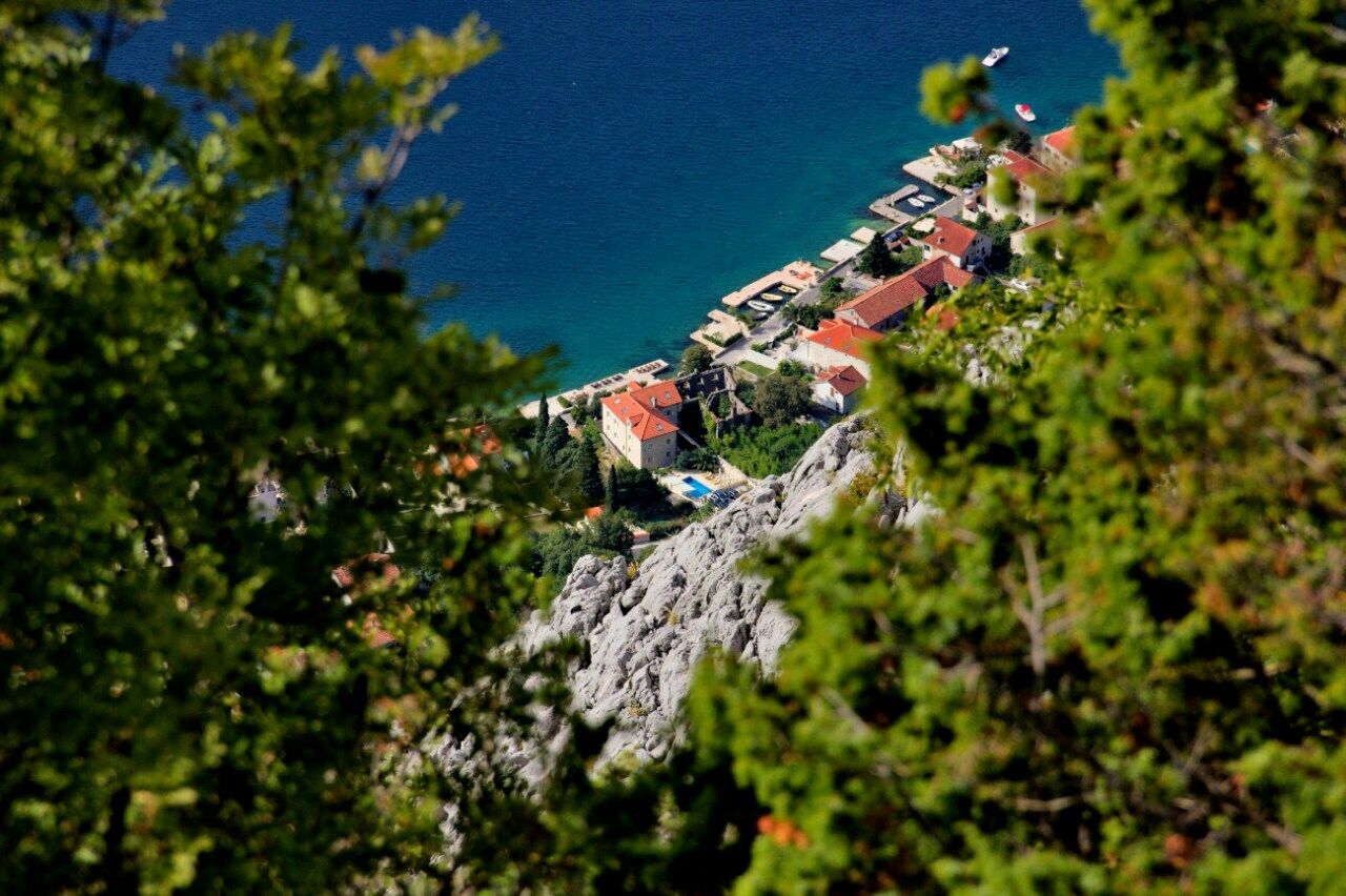 Ekskluzivna vila na prvoj liniji do mora u Ljutoj, Kotor - Kapacitet do 22 osobe, privatni bazen, vrhunski smeštaj - Amfora Real Estate