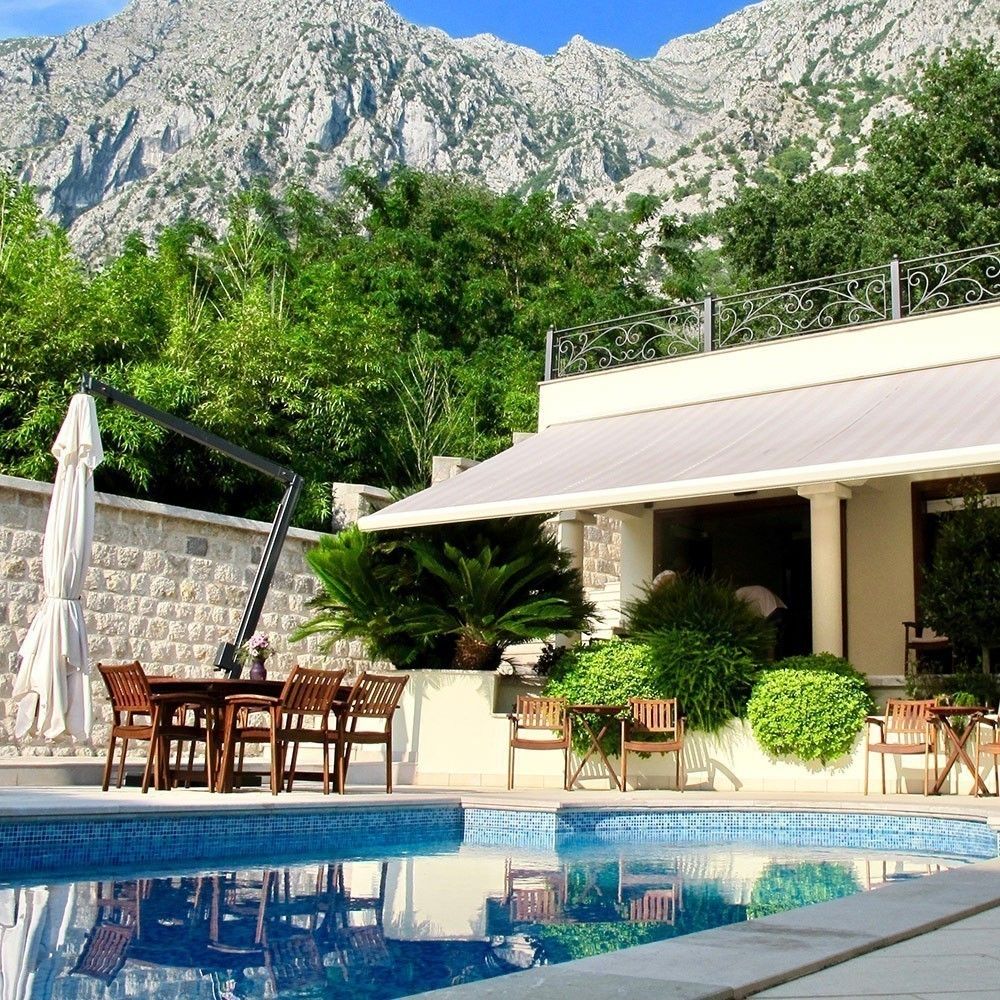 Ekskluzivna vila na prvoj liniji do mora u Ljutoj, Kotor - Kapacitet do 22 osobe, privatni bazen, vrhunski smeštaj - Amfora Real Estate