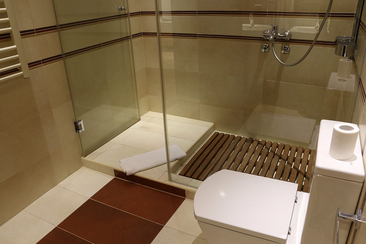 Ekskluzivna vila na prvoj liniji do mora u Ljutoj, Kotor - Kapacitet do 22 osobe, privatni bazen, vrhunski smeštaj - Amfora Real Estate