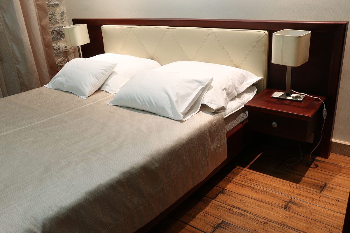 Ekskluzivna vila na prvoj liniji do mora u Ljutoj, Kotor - Kapacitet do 22 osobe, privatni bazen, vrhunski smeštaj - Amfora Real Estate