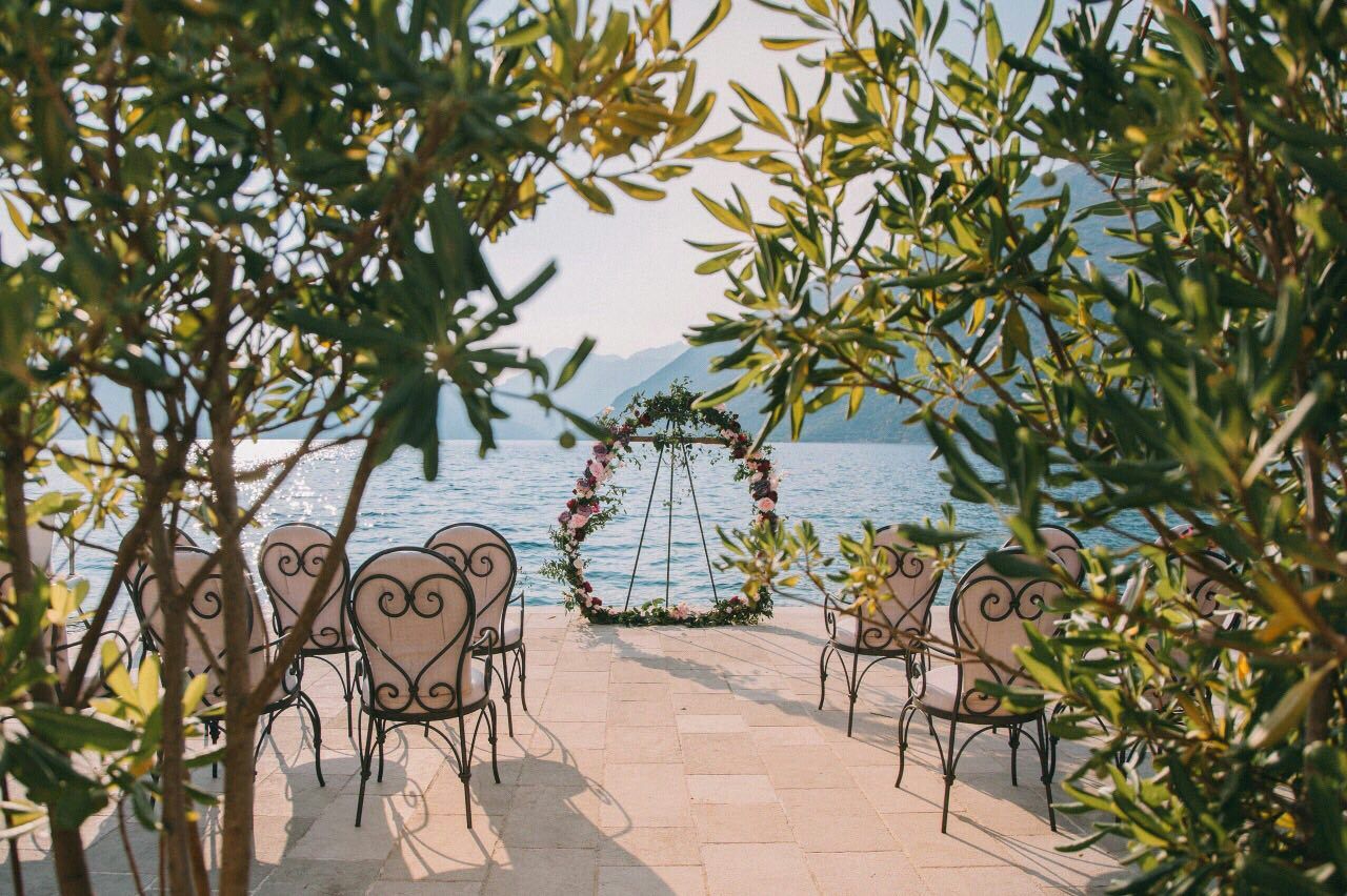 Ekskluzivna vila na prvoj liniji do mora u Ljutoj, Kotor - Kapacitet do 22 osobe, privatni bazen, vrhunski smeštaj - Amfora Real Estate