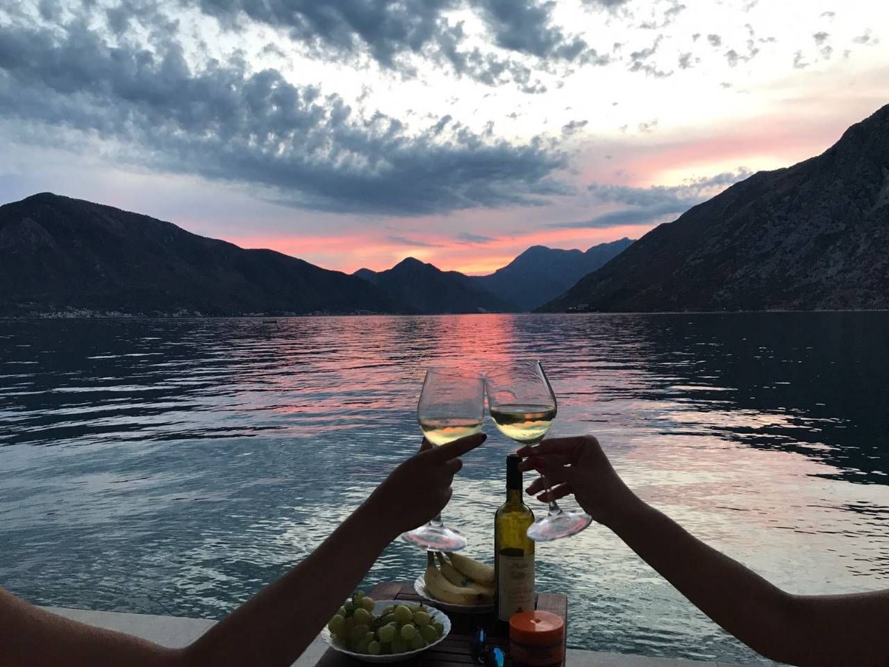 Ekskluzivna vila na prvoj liniji do mora u Ljutoj, Kotor - Kapacitet do 22 osobe, privatni bazen, vrhunski smeštaj - Amfora Real Estate