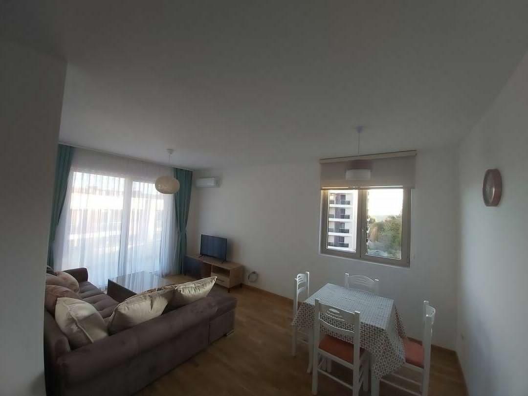 Moderno opremljen dvosoban stan 60m2 u novoj stambenoj zgradi sa fantastičnim pogledom na more,Becici - Amfora Real Estate