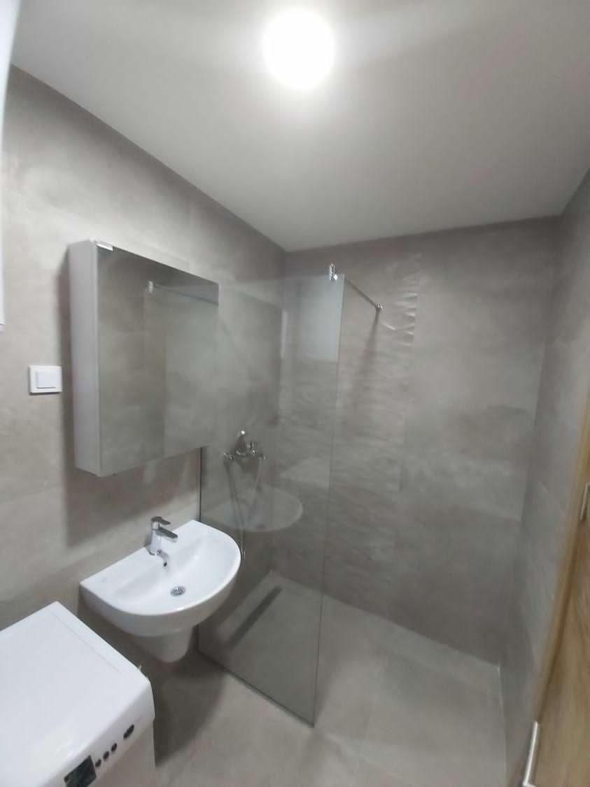 Moderno opremljen dvosoban stan 60m2 u novoj stambenoj zgradi sa fantastičnim pogledom na more,Becici - Amfora Real Estate