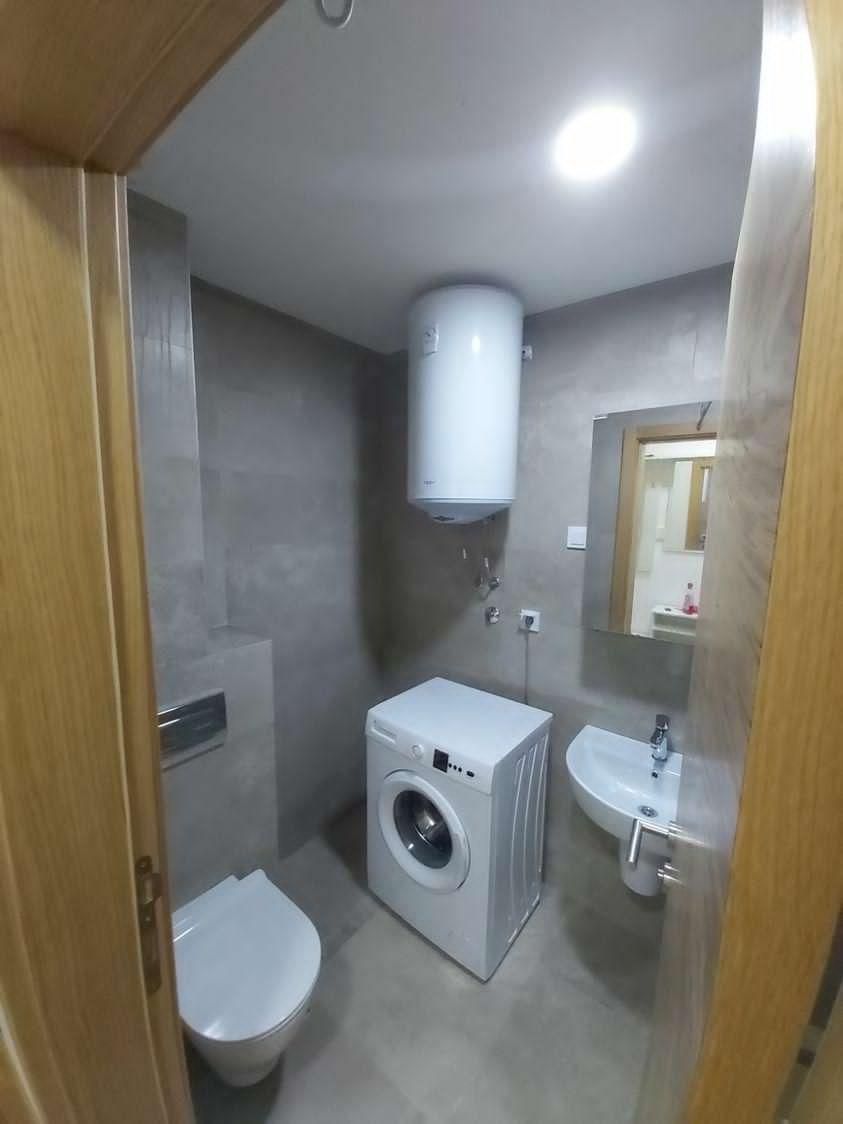 Moderno opremljen dvosoban stan 60m2 u novoj stambenoj zgradi sa fantastičnim pogledom na more,Becici - Amfora Real Estate