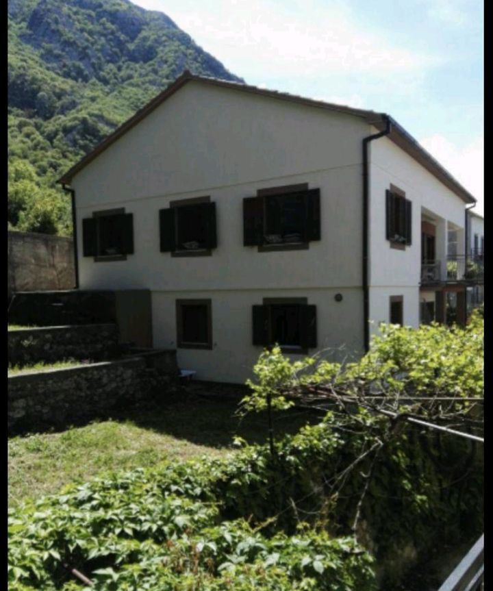 amforaproperty.com/Kuća sa panoramskim pogledom na more u Ljutoj opstina Kotor, 70 metara od mora.