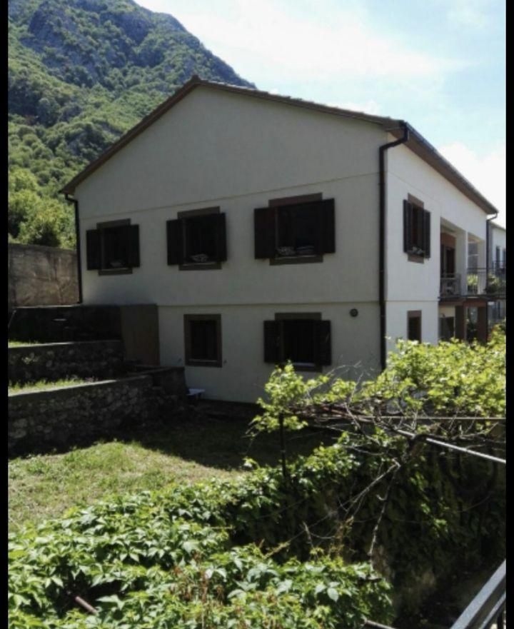 amforaproperty.com/Kuća sa panoramskim pogledom na more u Ljutoj opstina Kotor, 70 metara od mora.