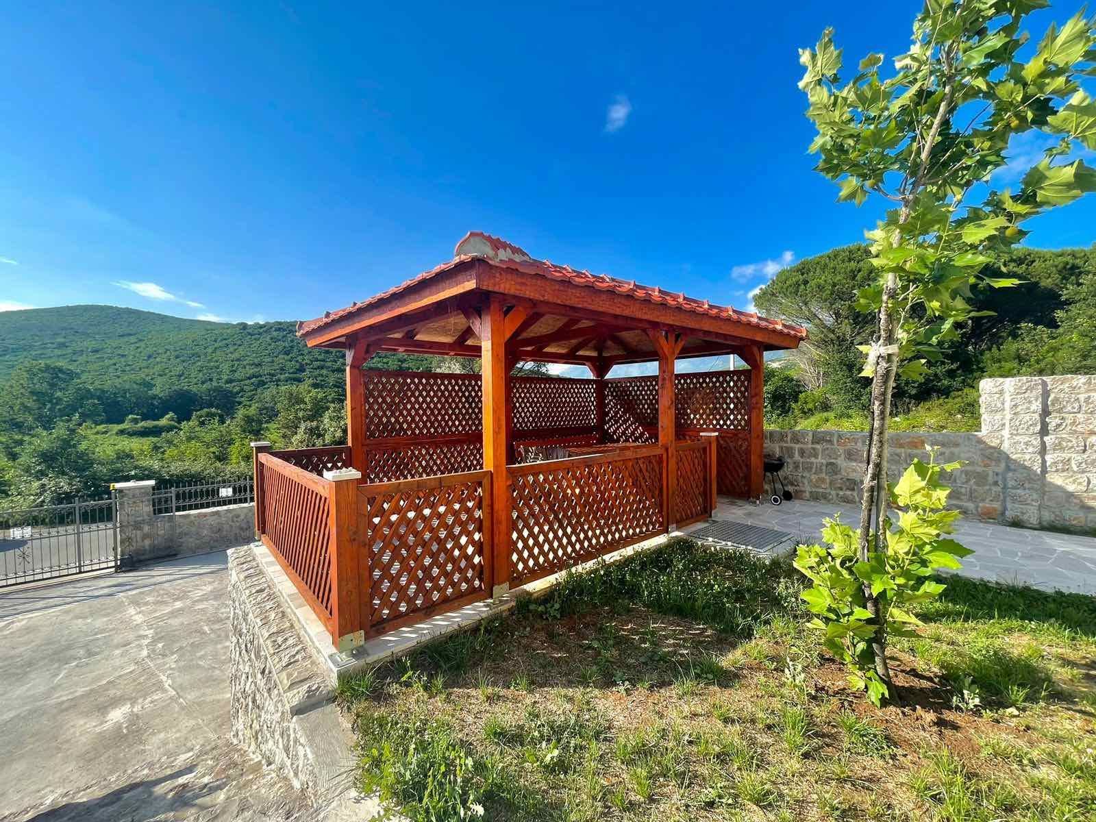amforaproperty.com/Ekskluzivna vila sa bazenom u Zagori, opština Kotor