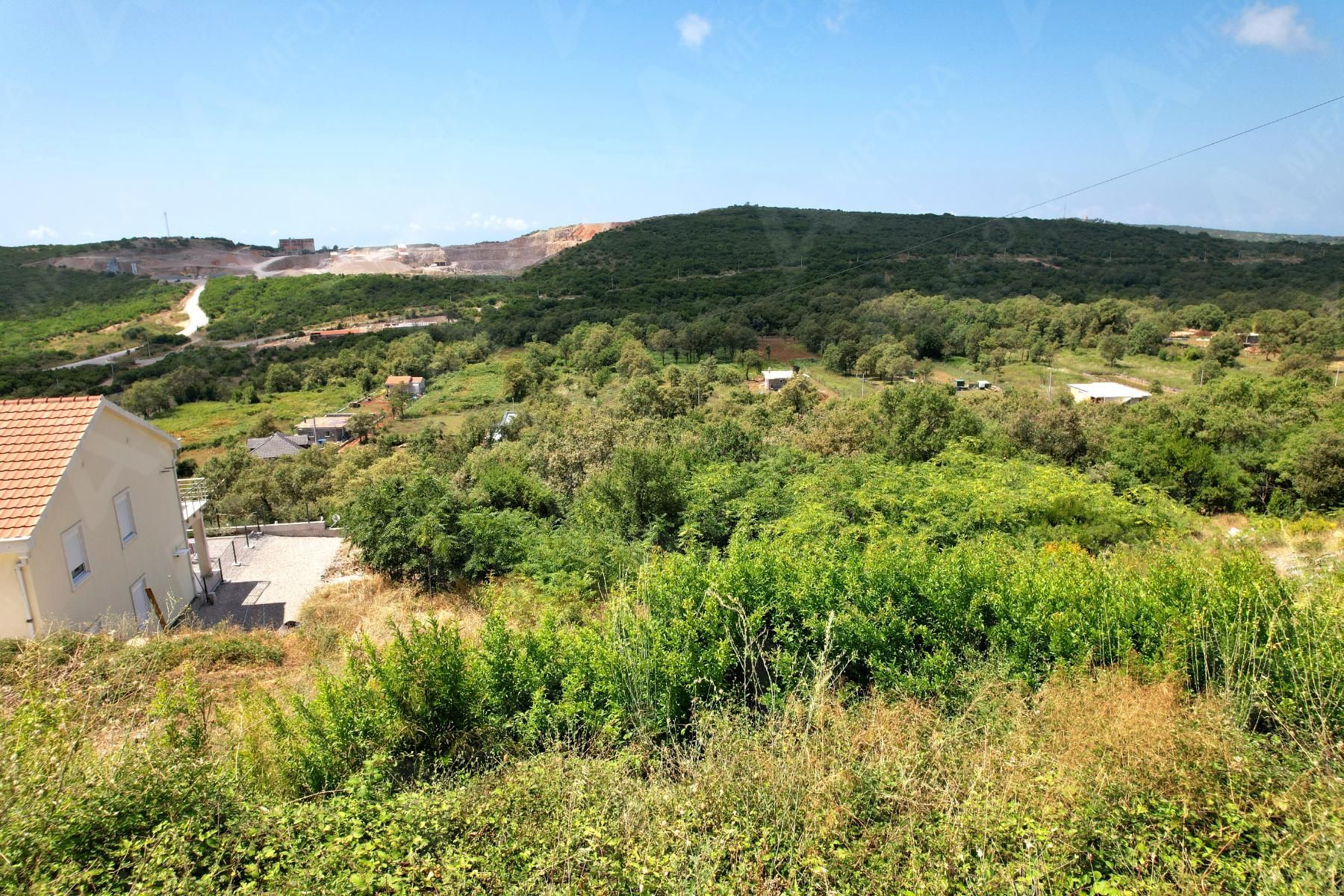 PROSTRAN PLAC SA POGLEDOM NA MORE U VIŠNJEVU, KOTORSKA OPŠTINA 1587M2 - Amfora Real Estate