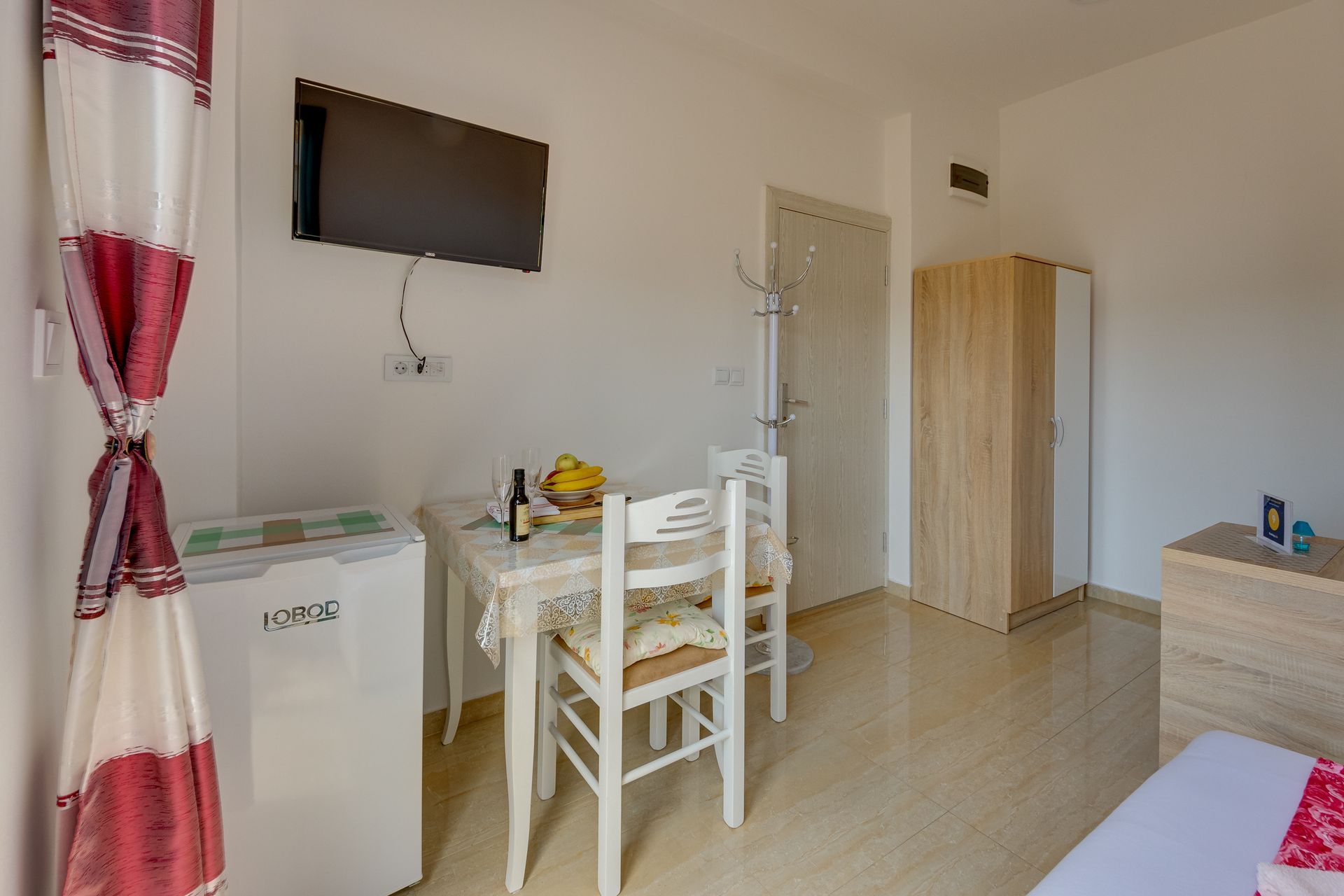 amforaproperty.com/Ekskluzivna vila apartmanskog tipa na prvoj liniji do mora u Meljinama, Herceg Novi