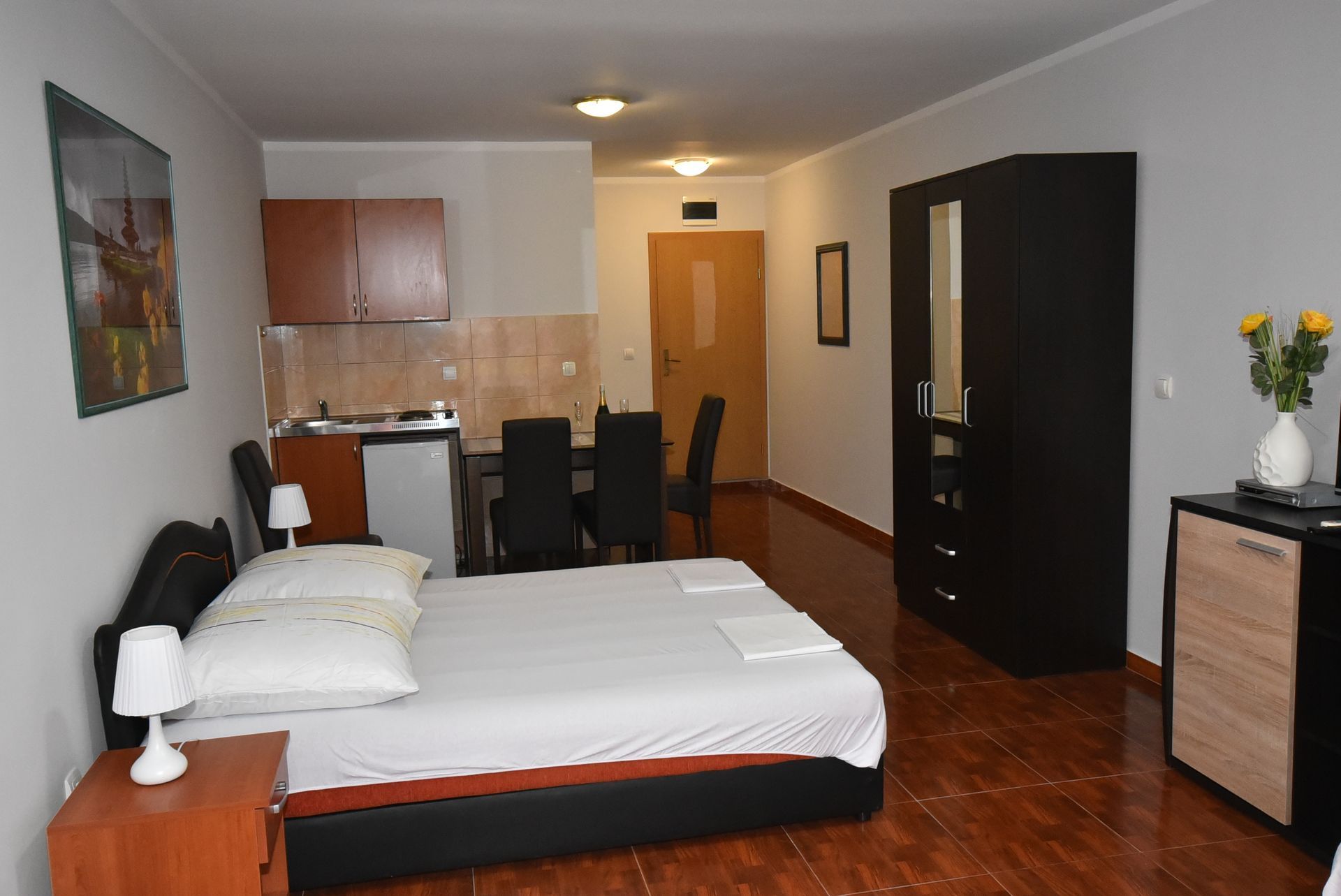 amforaproperty.com/Ekskluzivna vila apartmanskog tipa na prvoj liniji do mora u Meljinama, Herceg Novi