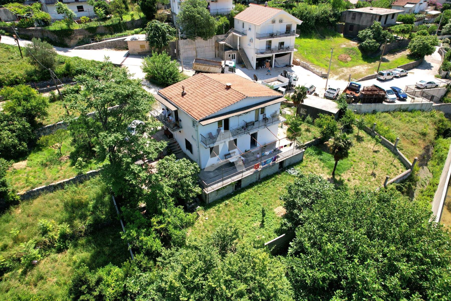 amforaproperty.com/Kuca apartmanskog tipa povrsine 200m2 na ekskluzivnoj lokaciji u Risnu.