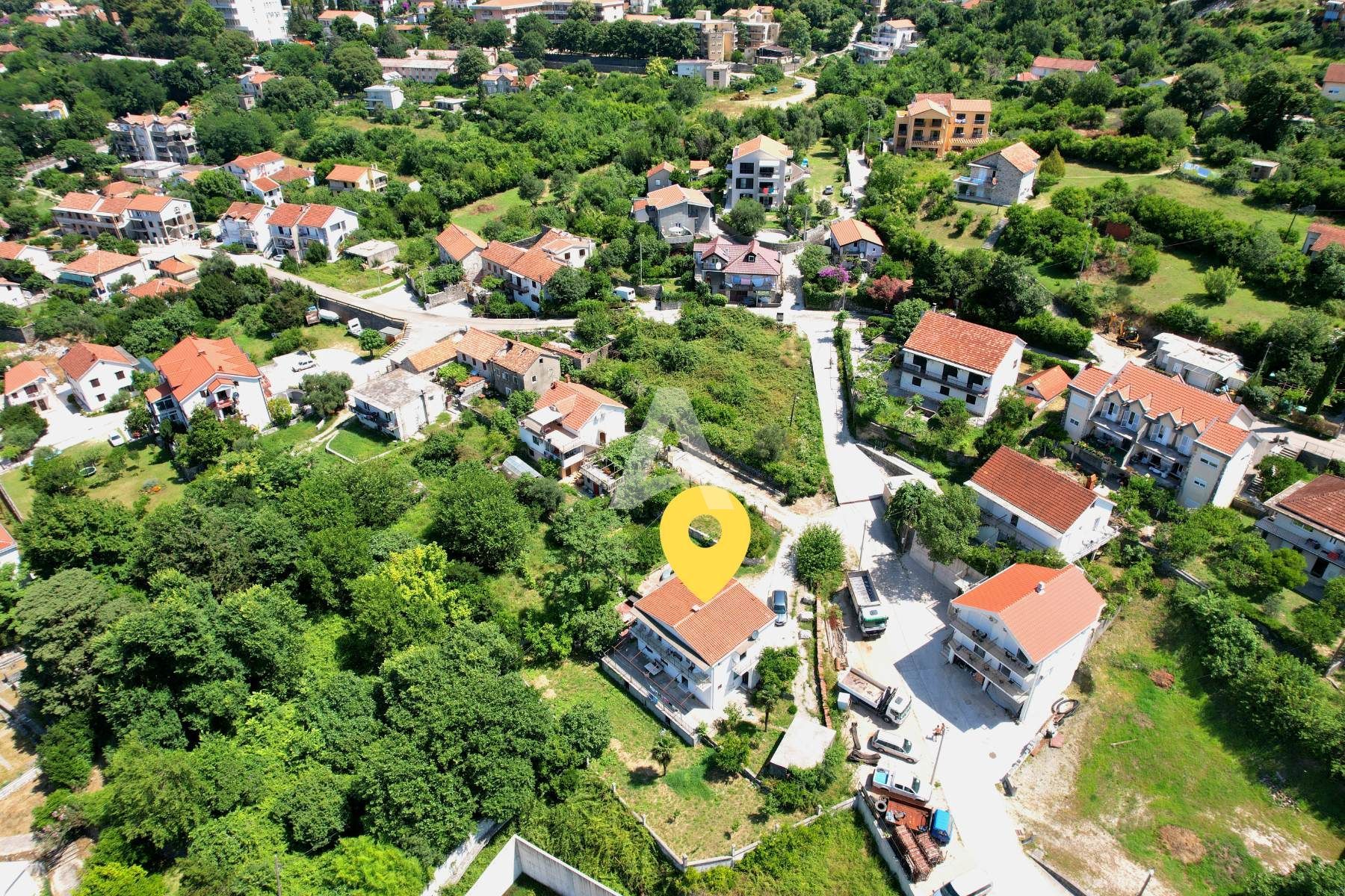 amforaproperty.com/Kuca apartmanskog tipa povrsine 200m2 na ekskluzivnoj lokaciji u Risnu.