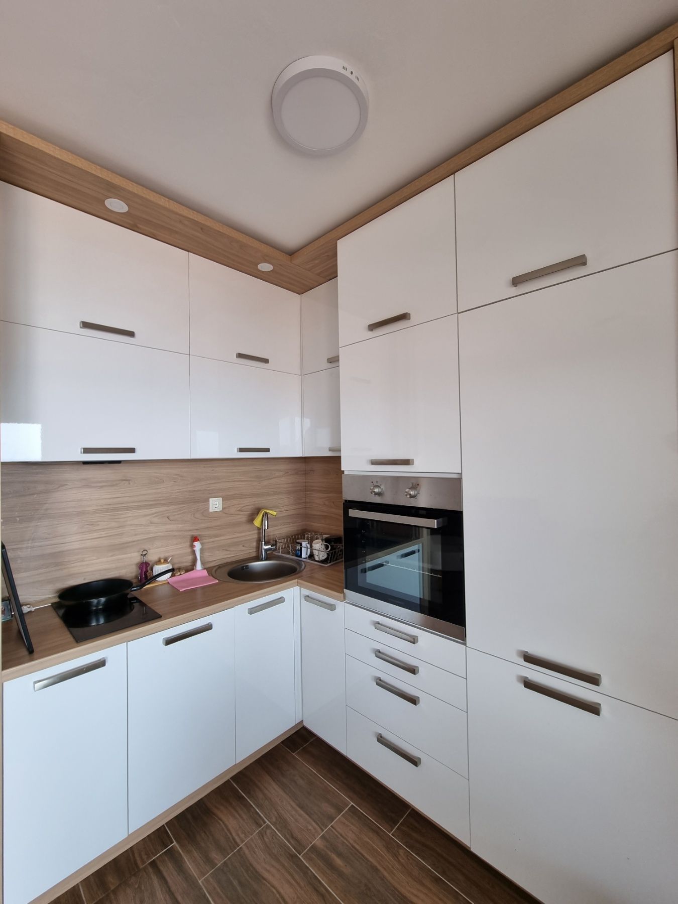 Jednosoban moderno opremljen stan sa garaznim mestom i pogledom na more,Becici-NA DUZI PERIOD - Amfora Real Estate