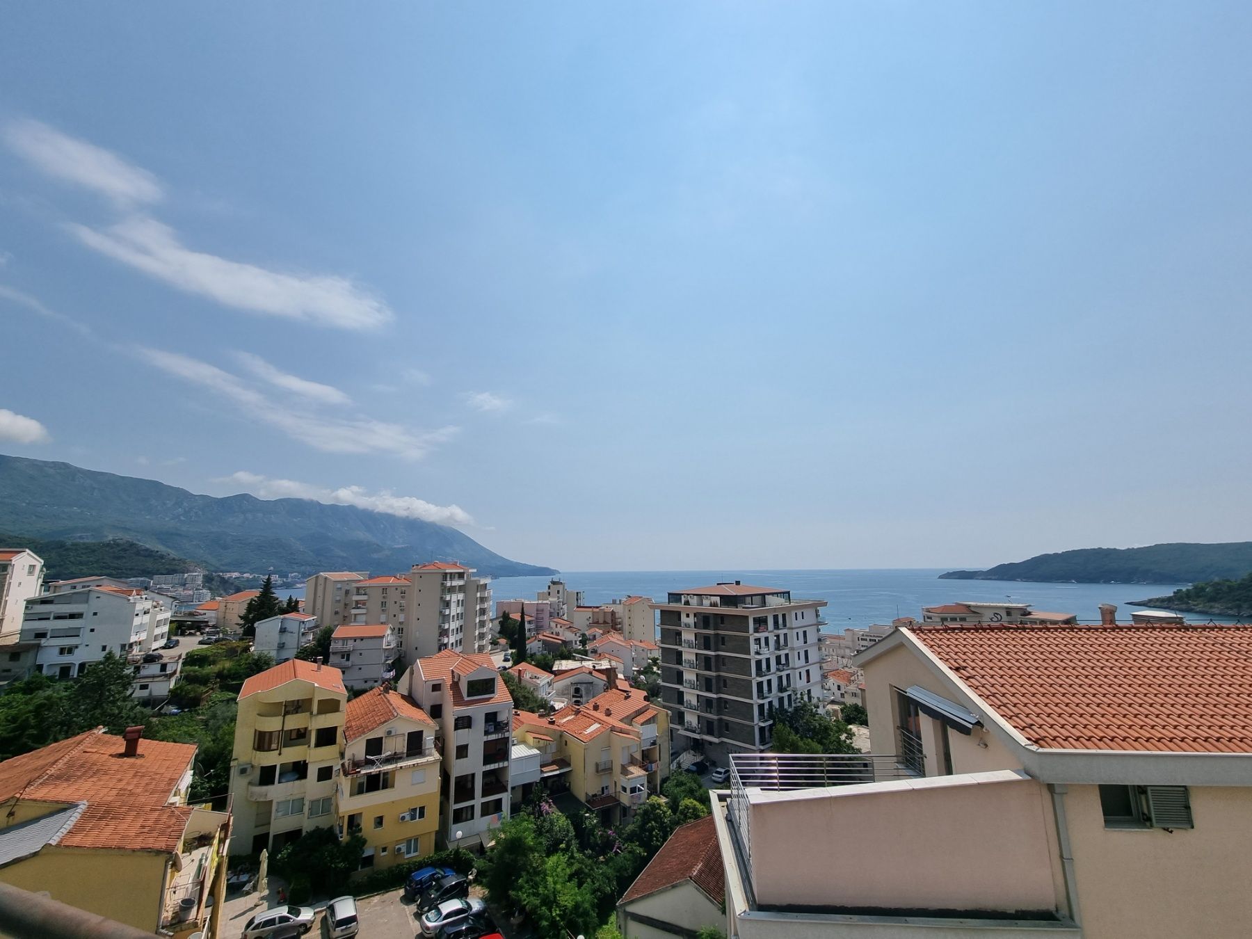 Jednosoban moderno opremljen stan sa garaznim mestom i pogledom na more,Becici-NA DUZI PERIOD - Amfora Real Estate