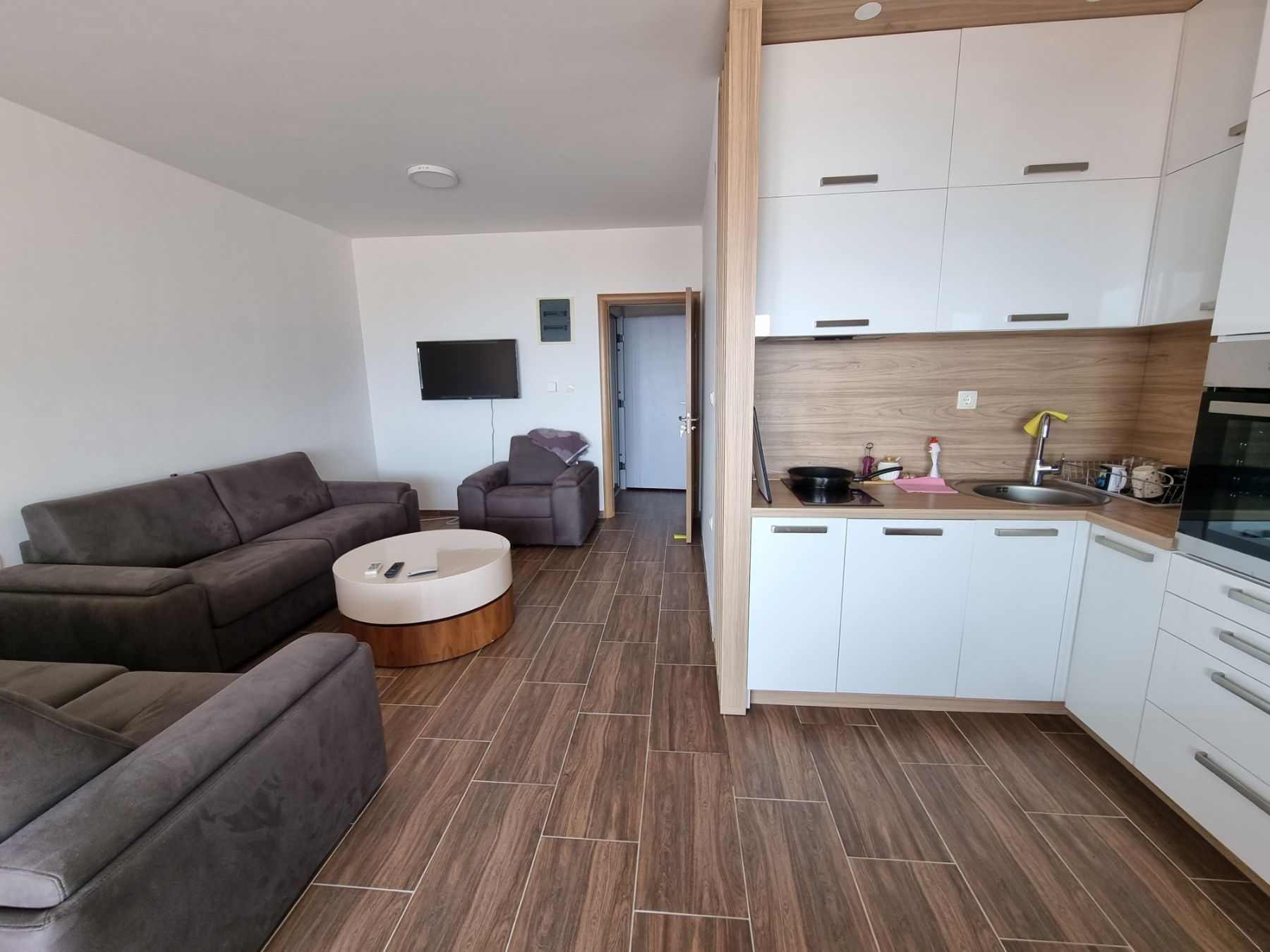 Jednosoban moderno opremljen stan sa garaznim mestom i pogledom na more,Becici-NA DUZI PERIOD - Amfora Real Estate