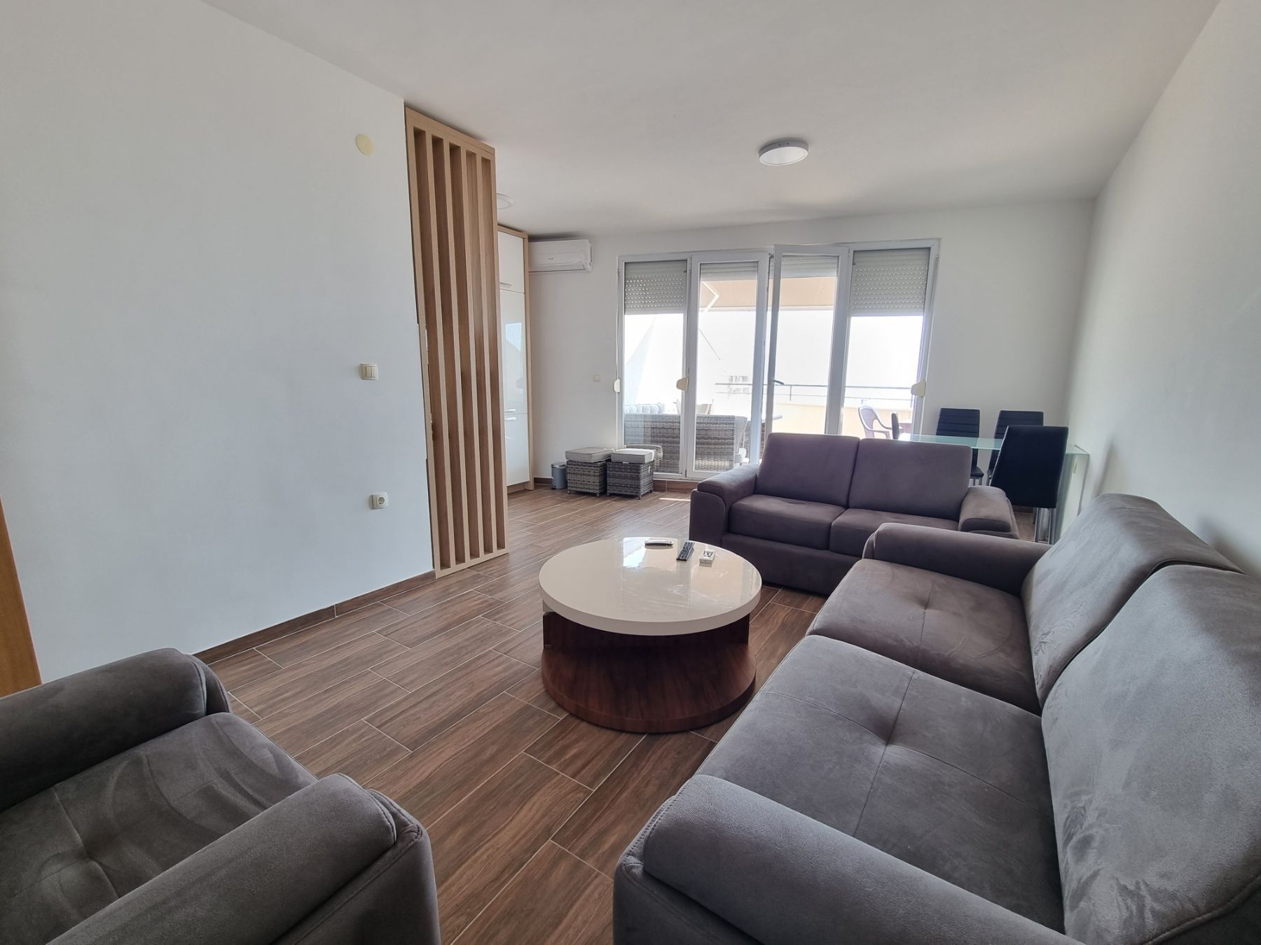 Jednosoban moderno opremljen stan sa garaznim mestom i pogledom na more,Becici-NA DUZI PERIOD - Amfora Real Estate