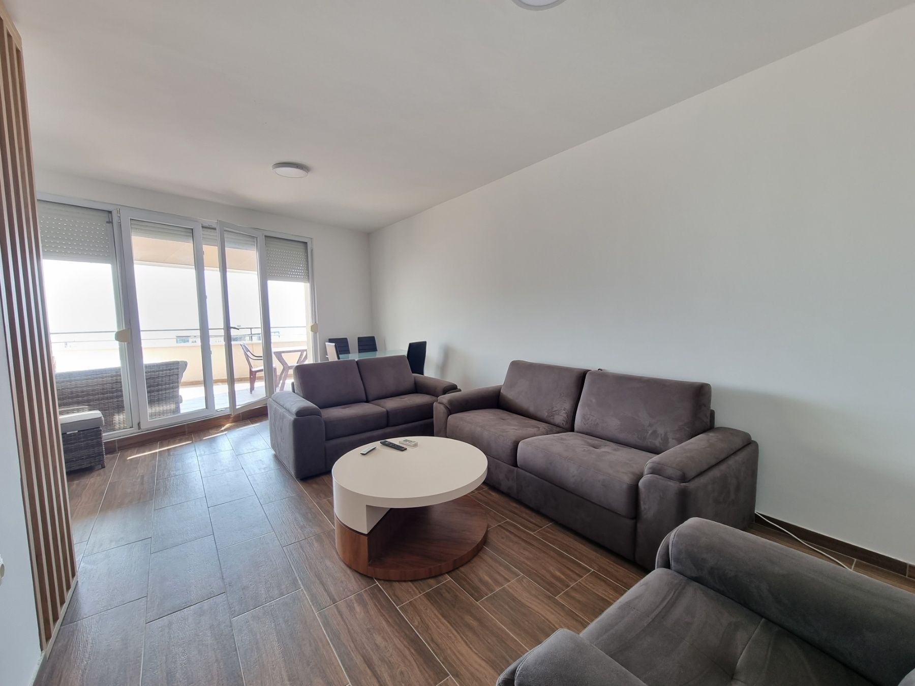 Jednosoban moderno opremljen stan sa garaznim mestom i pogledom na more,Becici-NA DUZI PERIOD - Amfora Real Estate