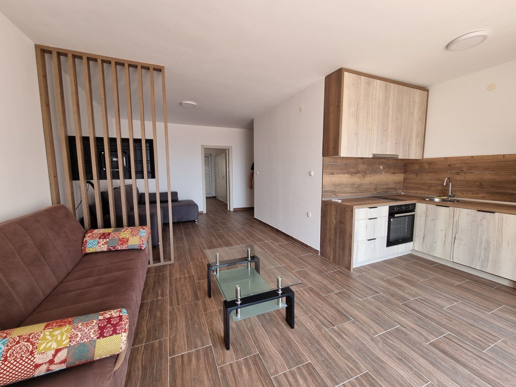 Dvosoban moderno opremljen stan sa garaznim mestom i pogledom na more,Becici-NA DUZI PERIOD - Amfora Real Estate