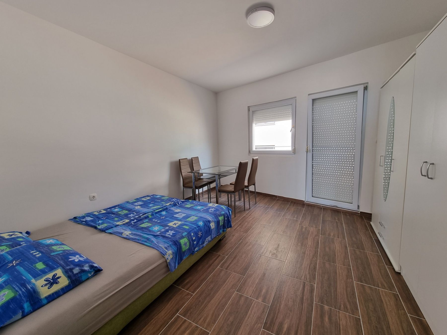 Dvosoban moderno opremljen stan sa garaznim mestom i pogledom na more,Becici-NA DUZI PERIOD - Amfora Real Estate