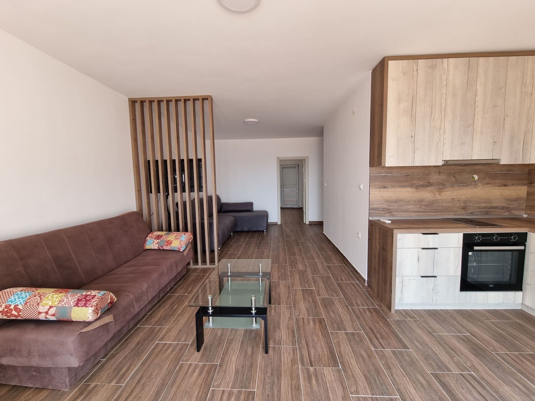 Dvosoban moderno opremljen stan sa garaznim mestom i pogledom na more,Becici-NA DUZI PERIOD - Amfora Real Estate