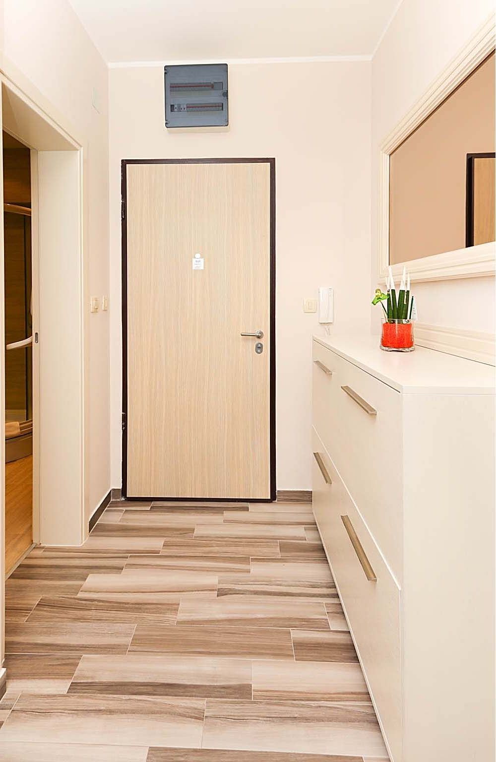 amforaproperty.com/LUKSUZNO OPREMLJEN DVOSOBAN STAN 84M2 U BECICIMA