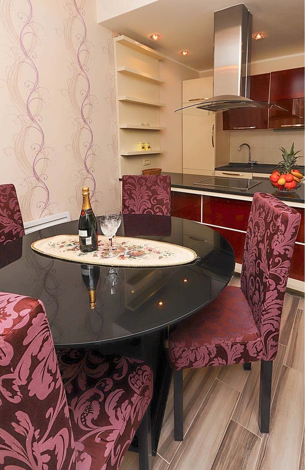amforaproperty.com/LUKSUZNO OPREMLJEN DVOSOBAN STAN 84M2 U BECICIMA