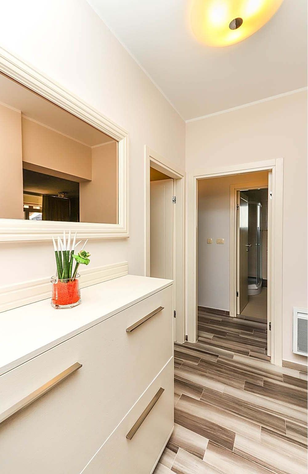amforaproperty.com/LUKSUZNO OPREMLJEN DVOSOBAN STAN 84M2 U BECICIMA