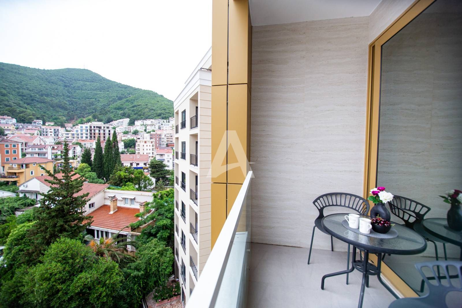 amforaproperty.com/Moderno opremljena garsonjera na fantastičnoj lokaciji ,Budva -CENTAR (NA PERIOD OD 01.09 do 01.06.2025 )