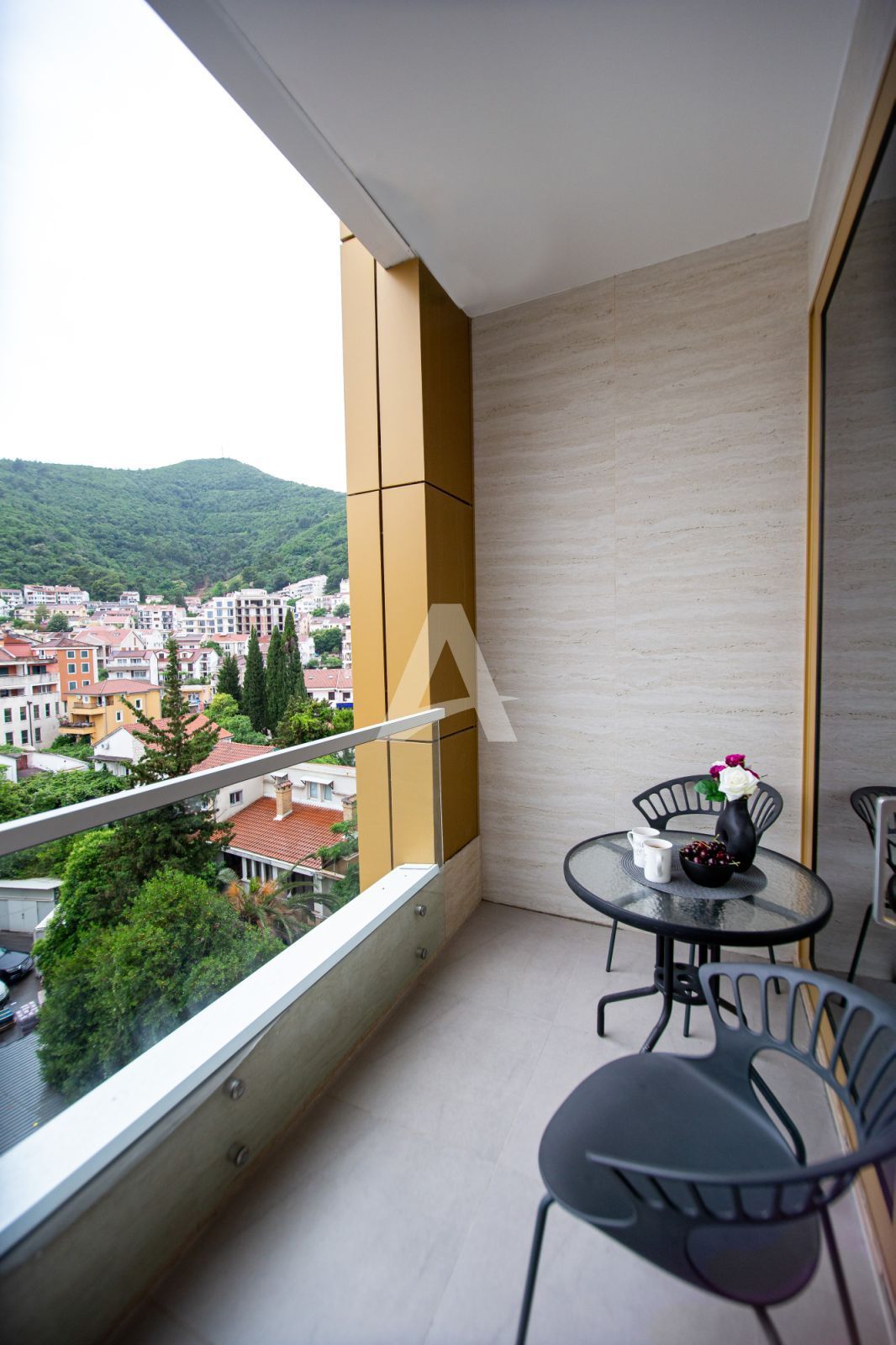 amforaproperty.com/Moderno opremljena garsonjera na fantastičnoj lokaciji ,Budva -CENTAR (NA PERIOD OD 01.09 do 01.06.2025 )