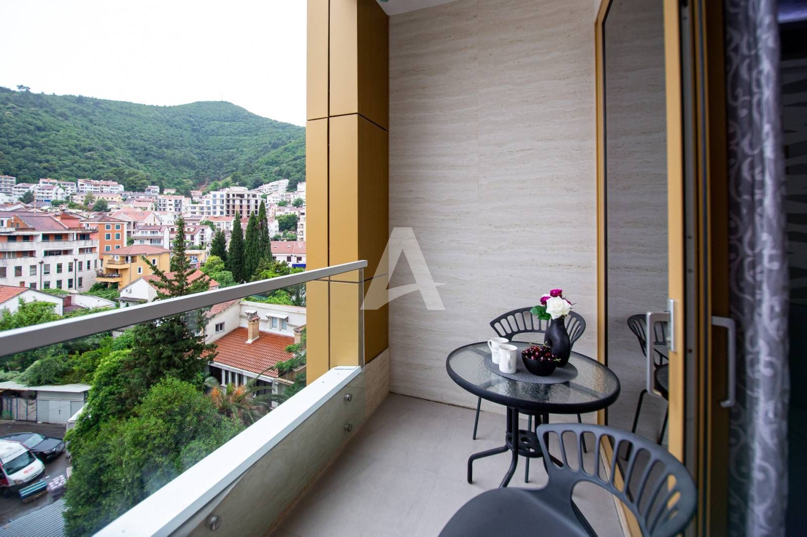 amforaproperty.com/Moderno opremljena garsonjera na fantastičnoj lokaciji ,Budva -CENTAR (NA PERIOD OD 01.09 do 01.06.2025 )